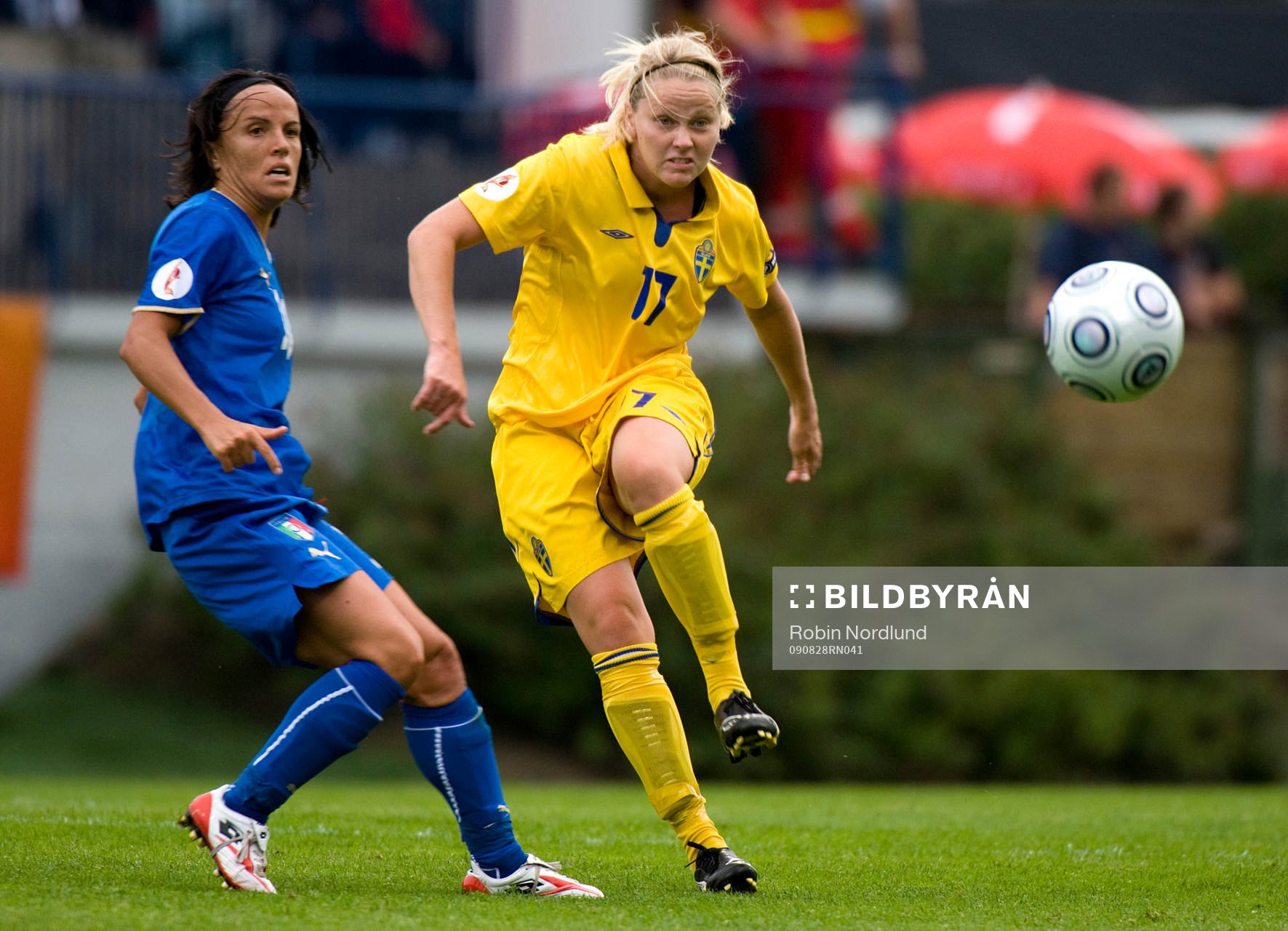 Lisa Dahlkvist, Sverige