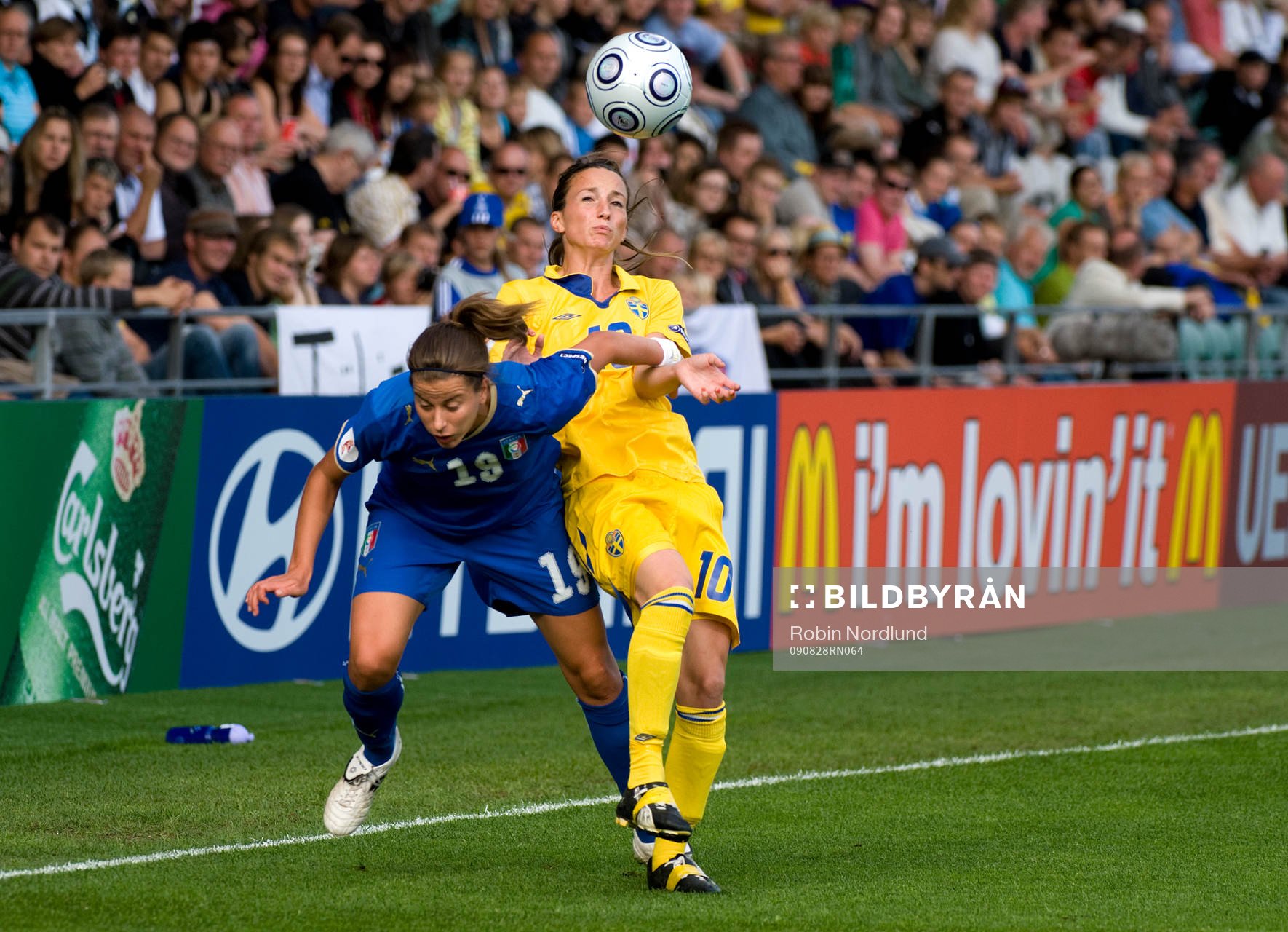 Kosovare Asllani, Sverige mot Carolina Pini, Italien