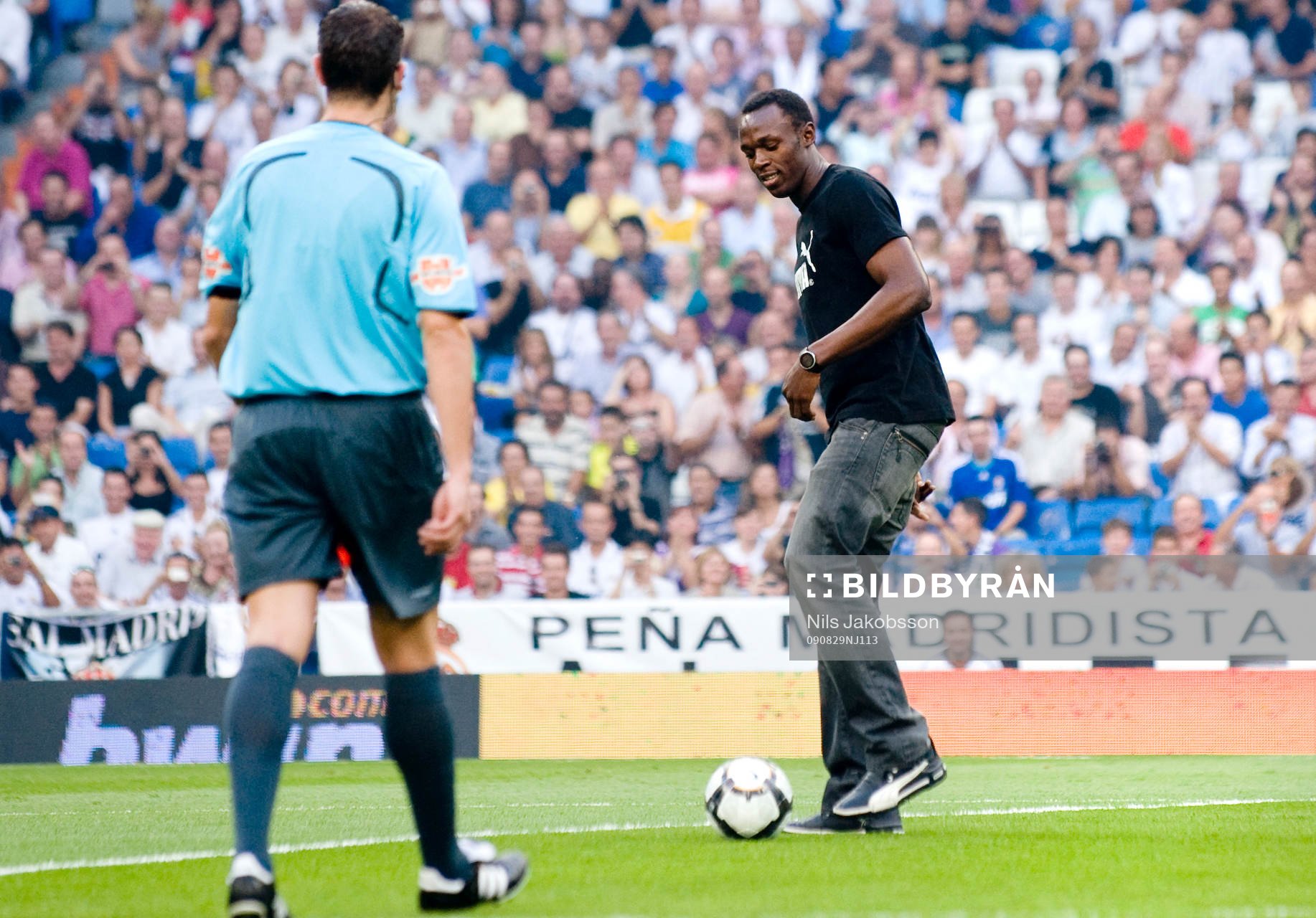 Usain Bolt kom med matchbollen