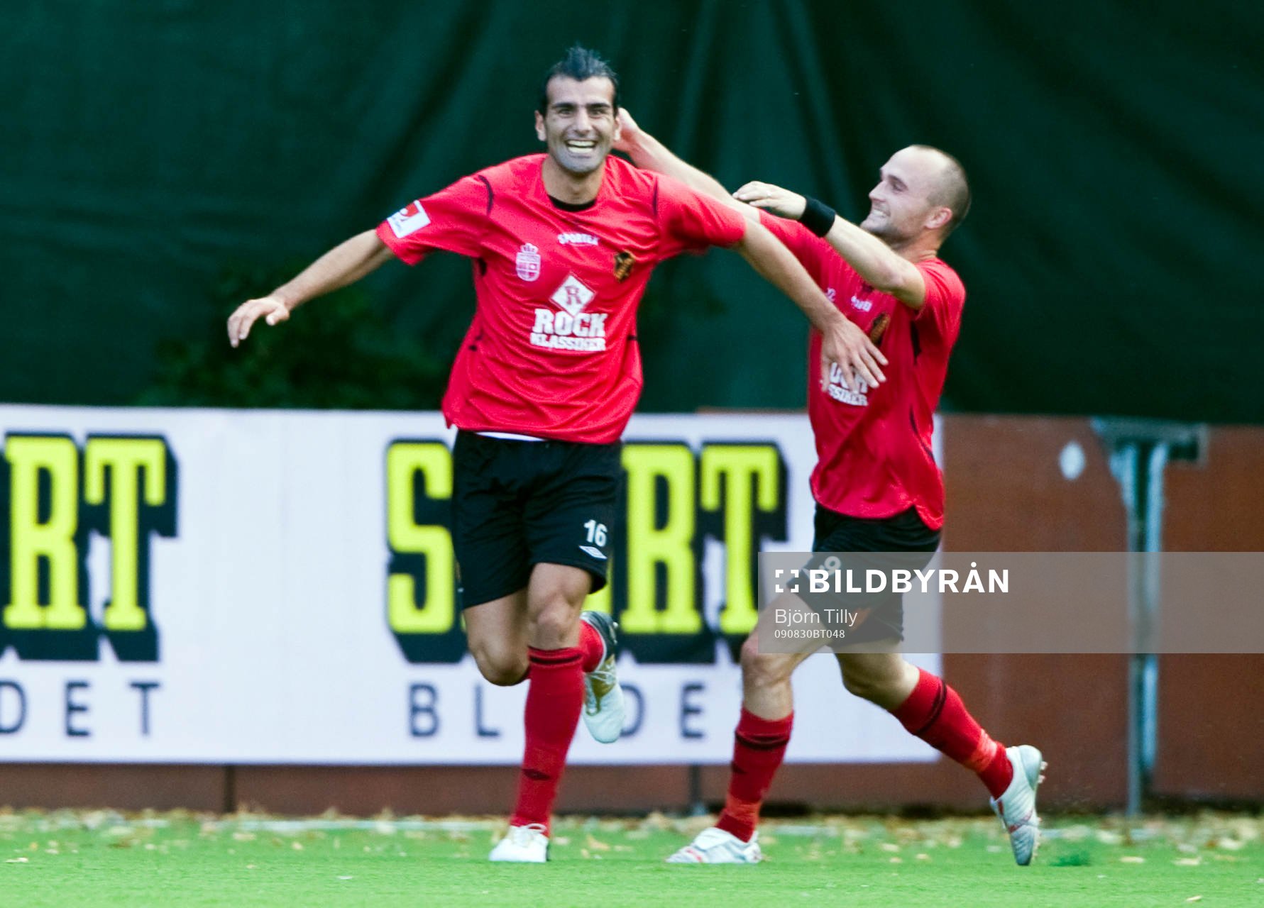 Özgür Yasar och Thomas Carlsson, Vasalund, jubel