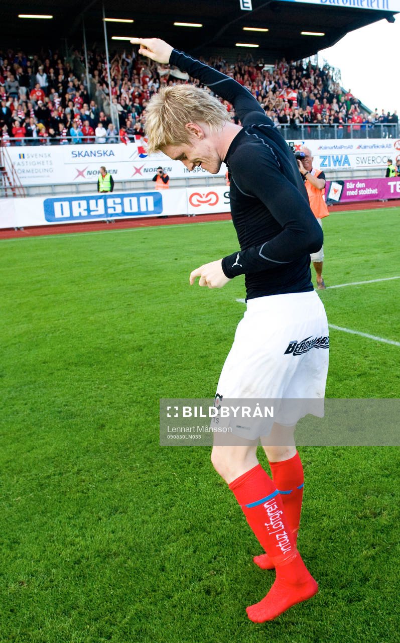 Rasmus Elm tackar fansen med en dans