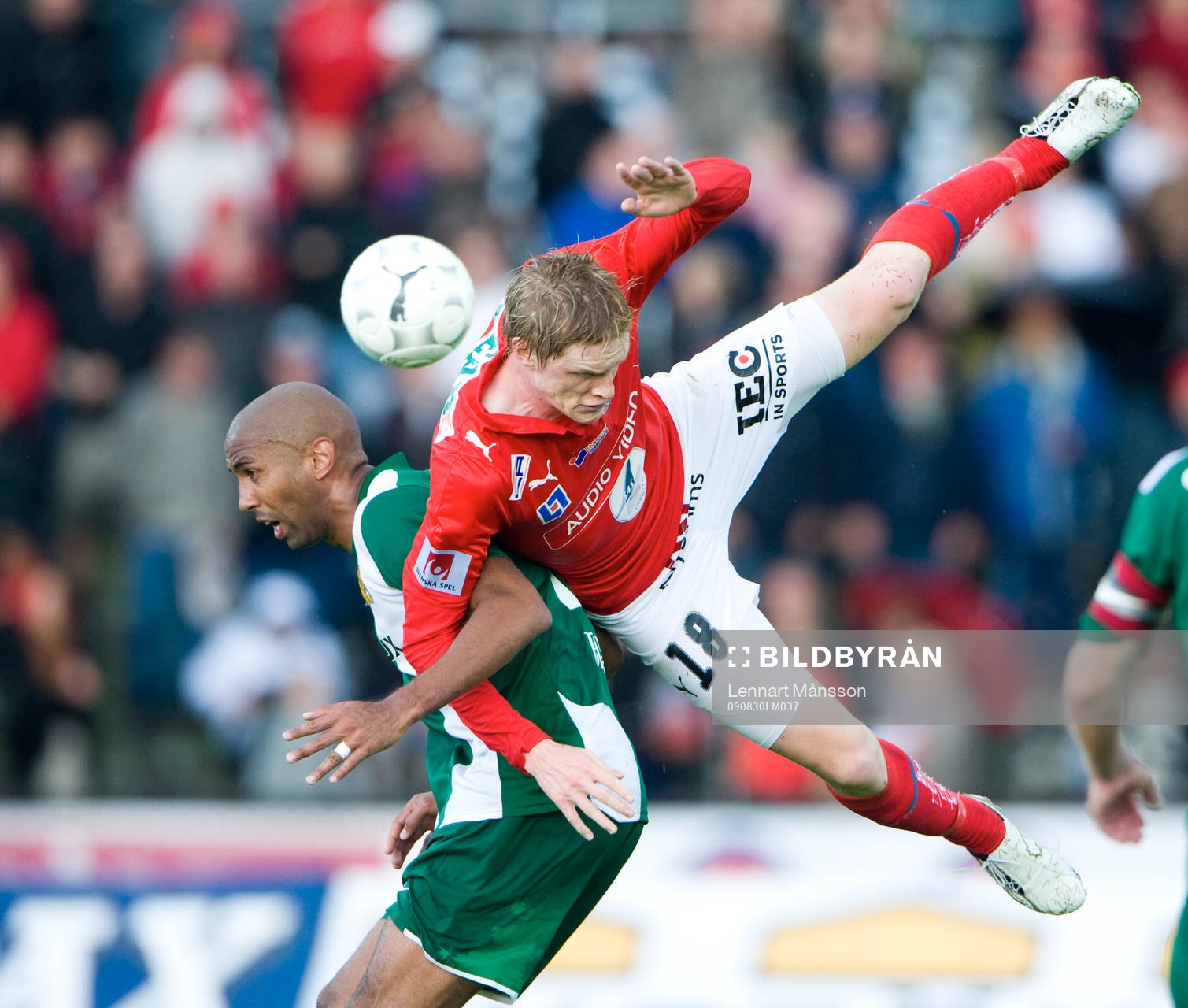 Avskedsföreställning för Rasmus Elm, som flyger ovanpå