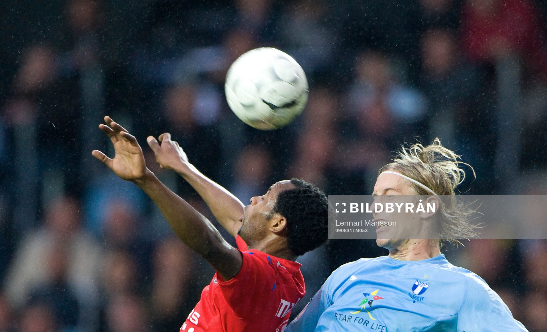 Marcus Halsti kan inte stoppa René Makondele