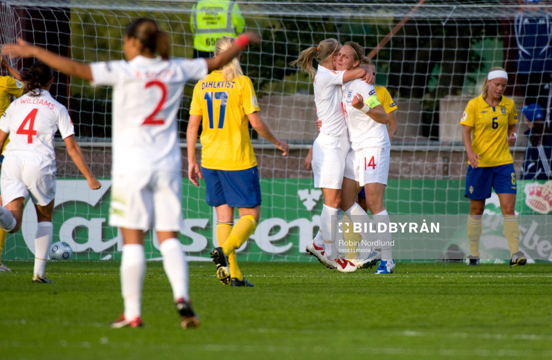 0-1 Faye White, England (jubel)