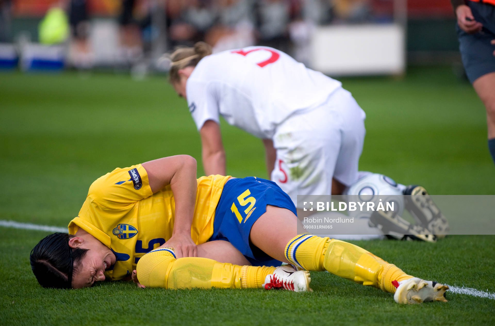 Therese Sjögran, Sverige i kollision med Lindsay Johnson,
