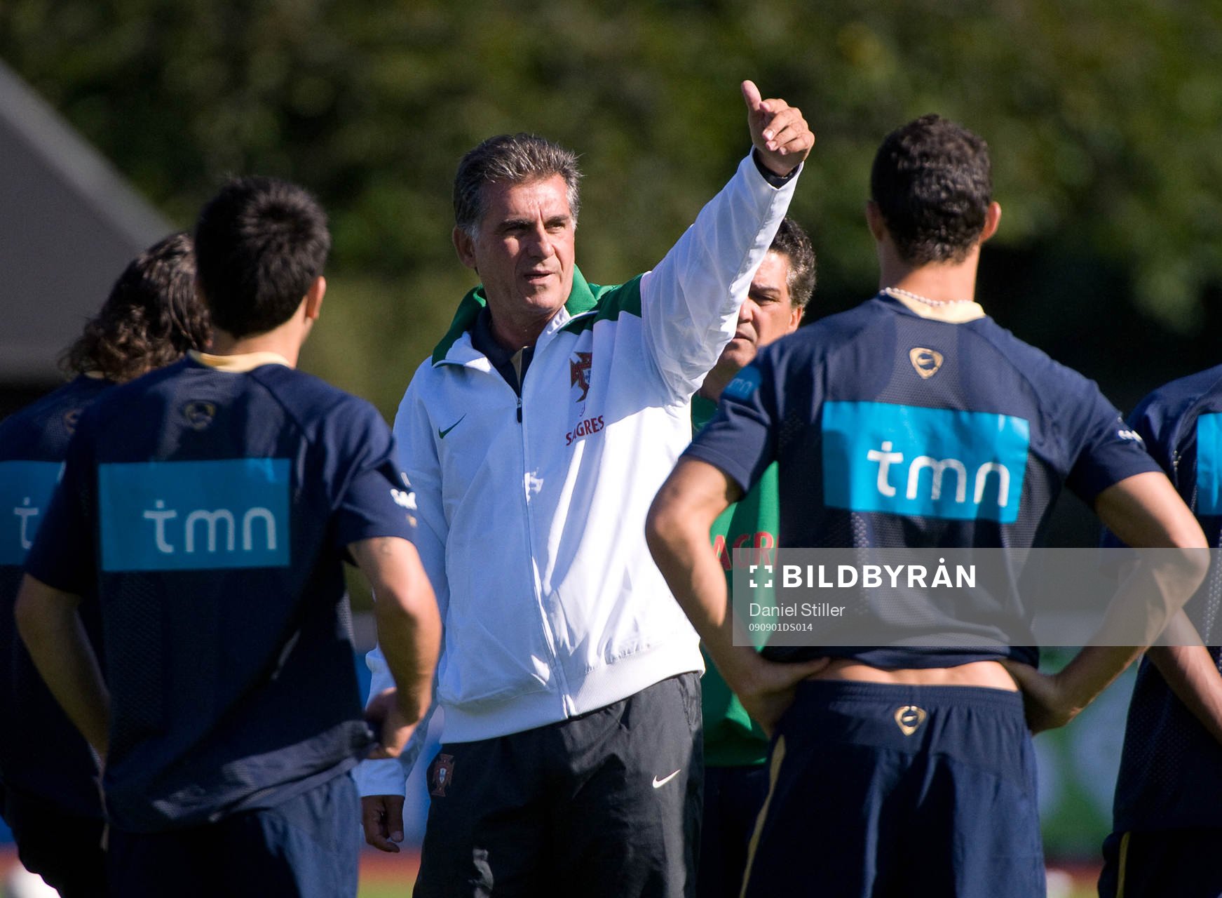 Carlos Queiroz, Förbundskapten, instruerar bla Deco och