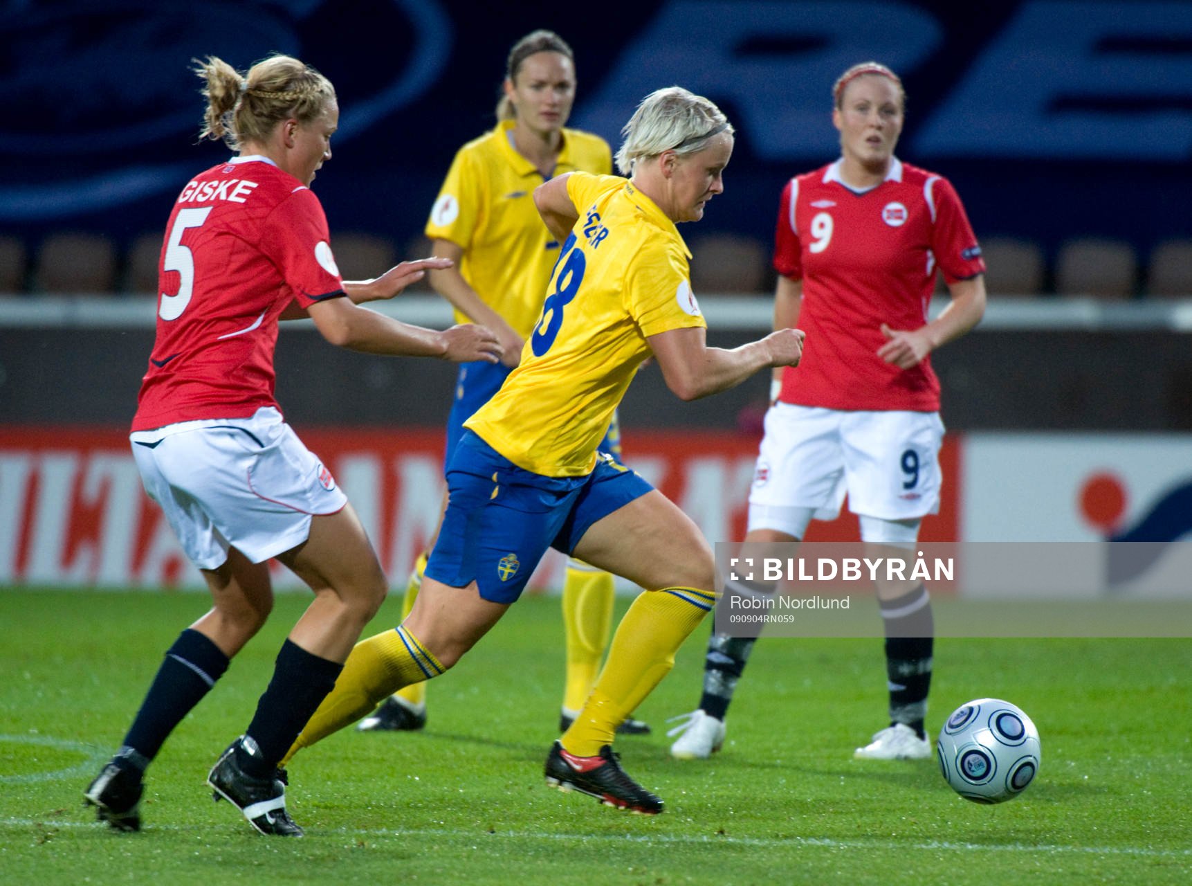 Nilla Fischer, Sverige