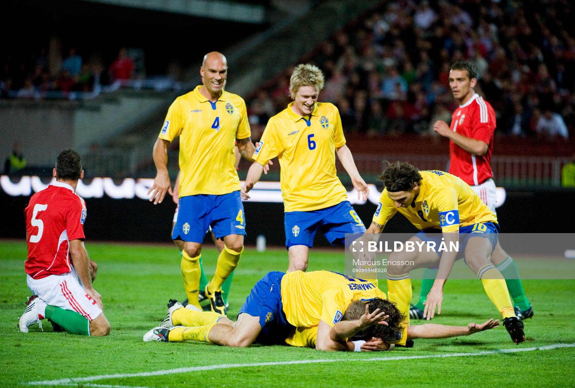Olof Mellberg och Sverige jubel