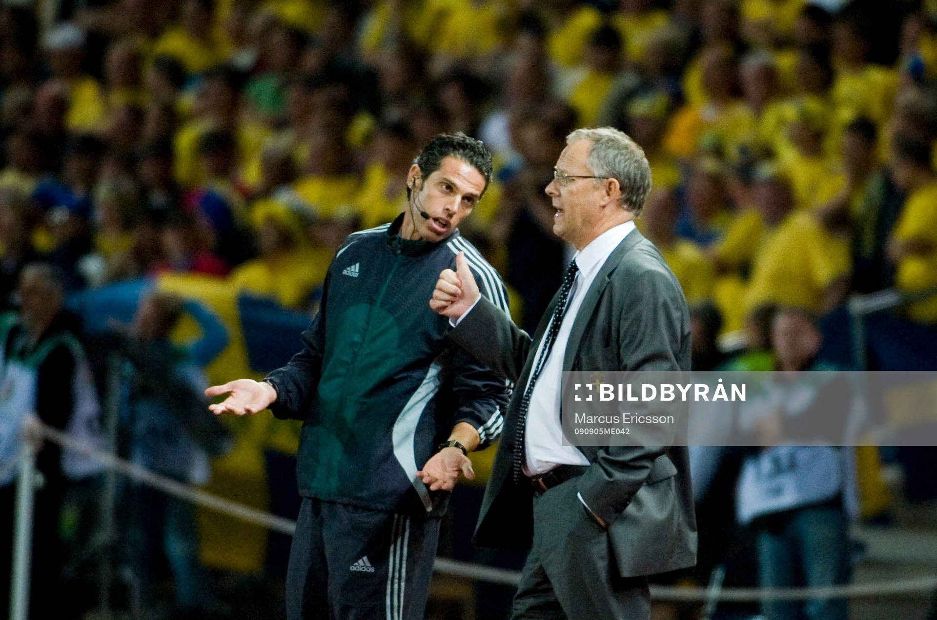 Lars Lagerbäck, förbundskapten Sverige, får en