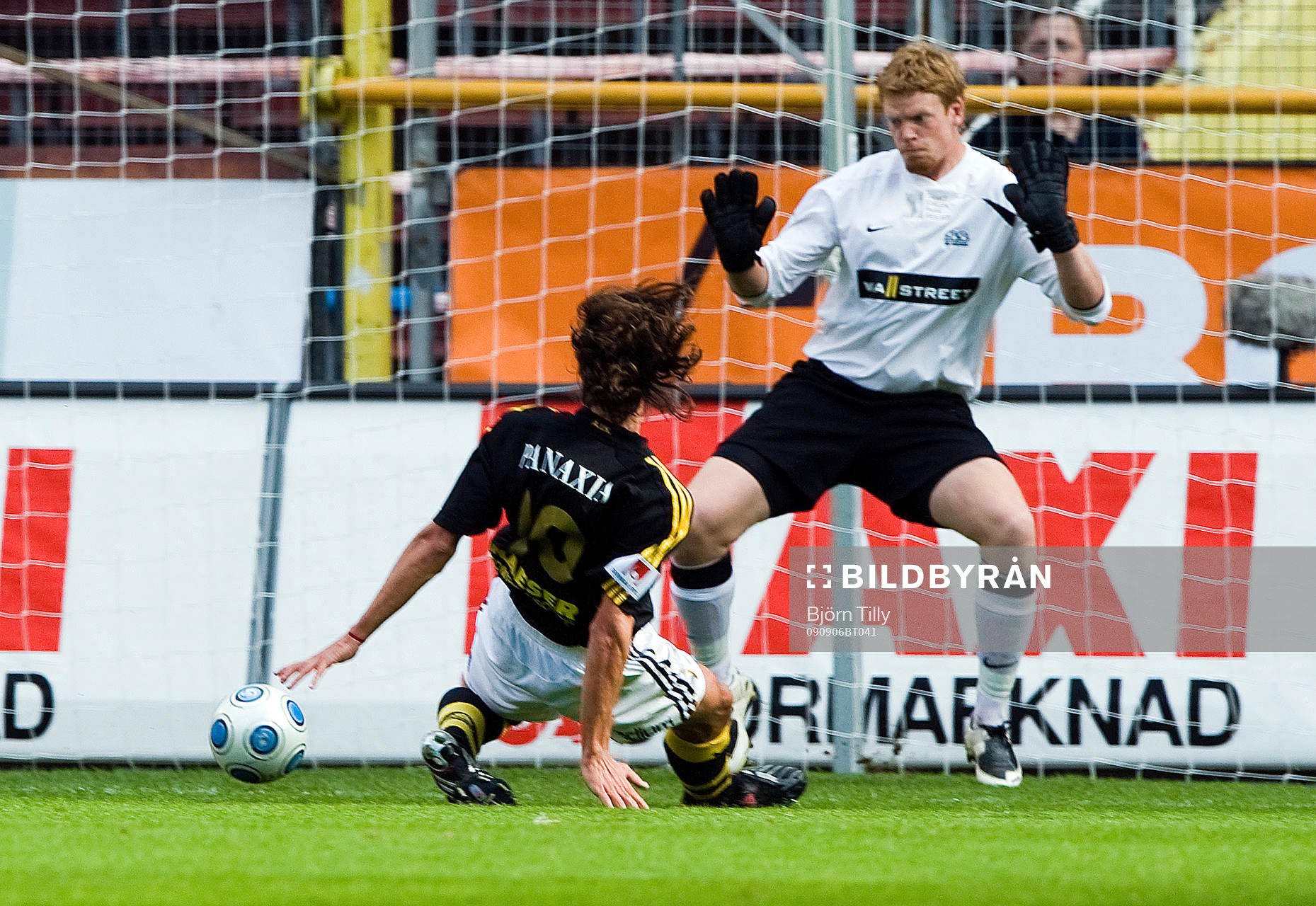 Iván Obolo, AIK gör 1-0 på Christoffer Källqvist,