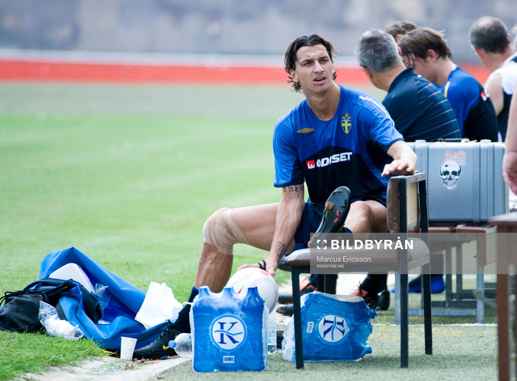 Zlatan Ibrahimovic, med lindat knä