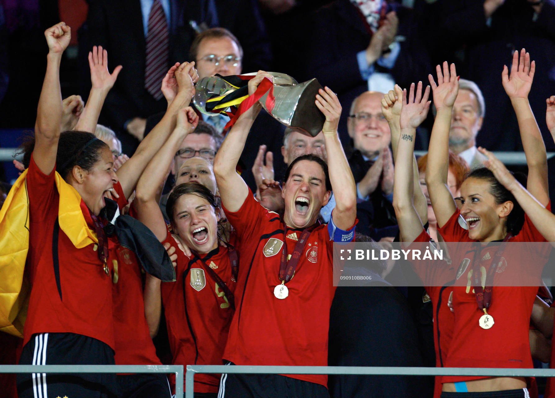 Birgit Prinz, Tyskland, jubel med pokal