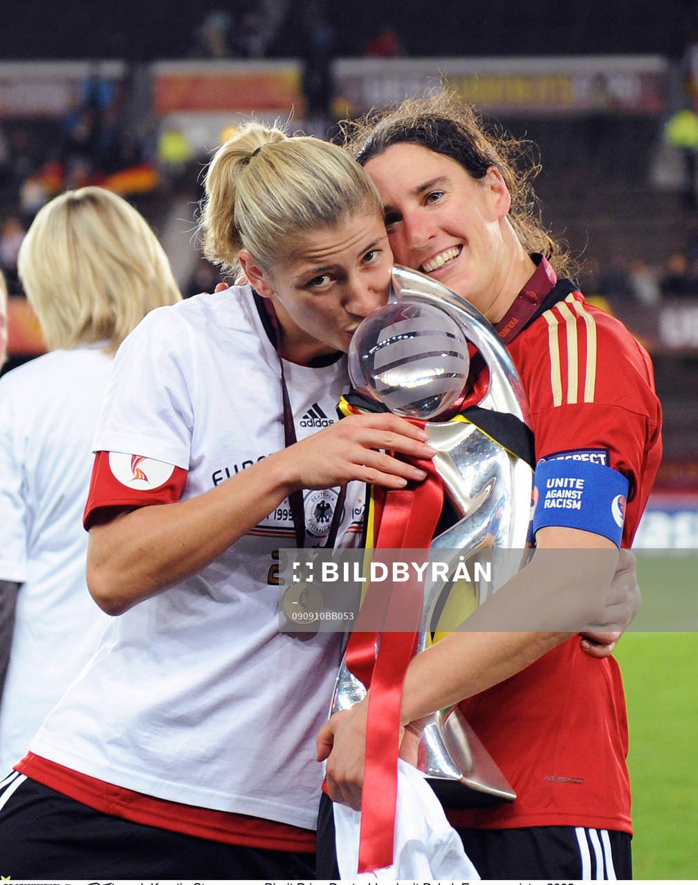  Kerstin Stegemann och Birgit Prinz, Tyskland, jubel. Pokal.