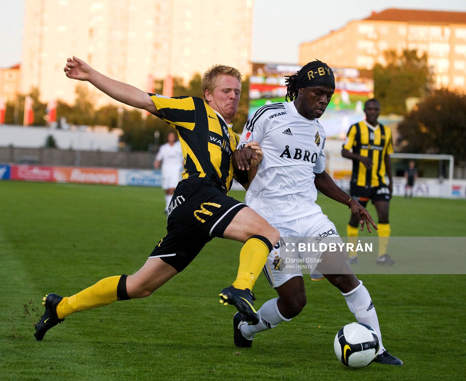 Martin Kayongo Mutumba, AIK. Josef Karlsson, Häcken