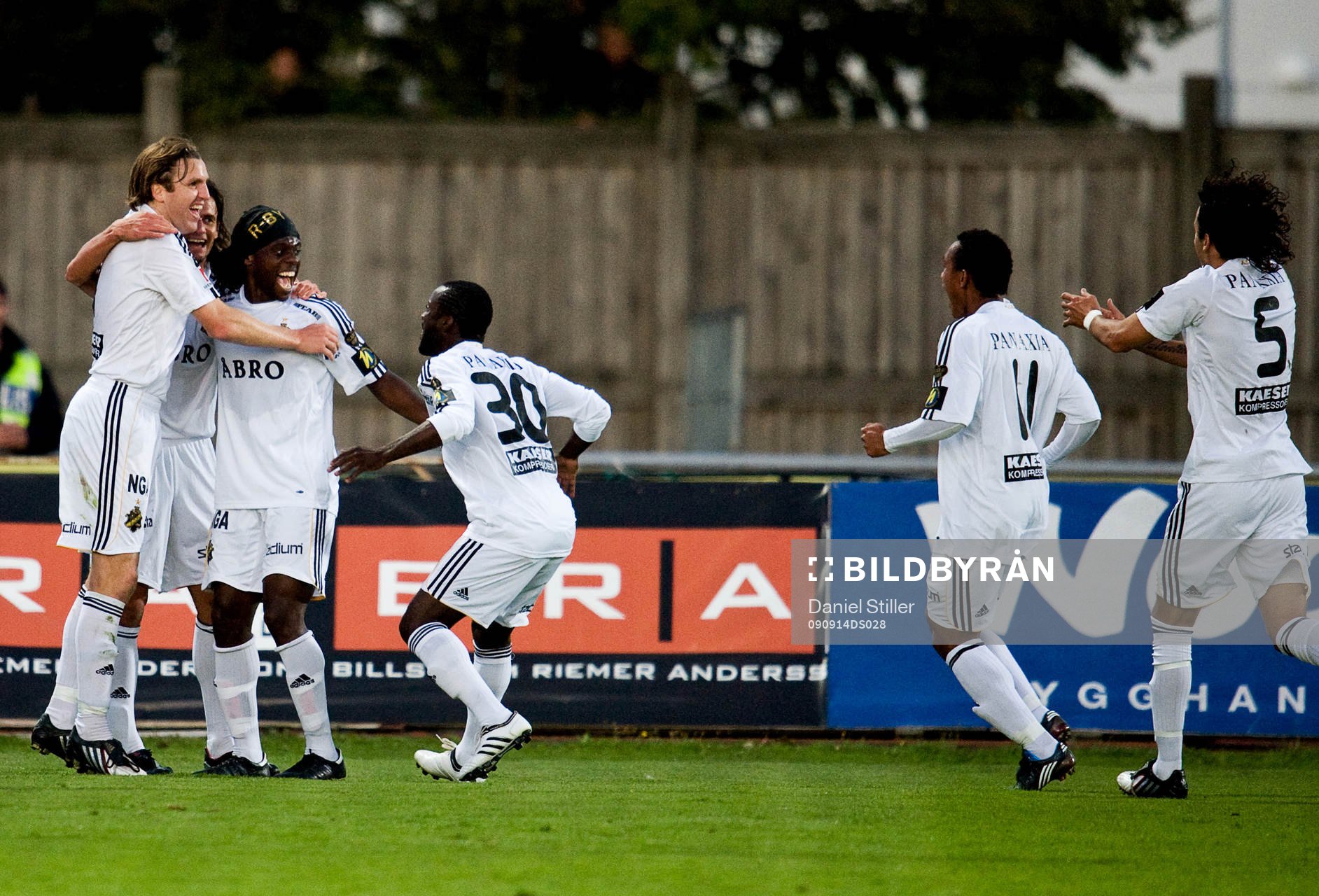 Iván Obolo, AIK, gör 2-0 till AIK. Jubel