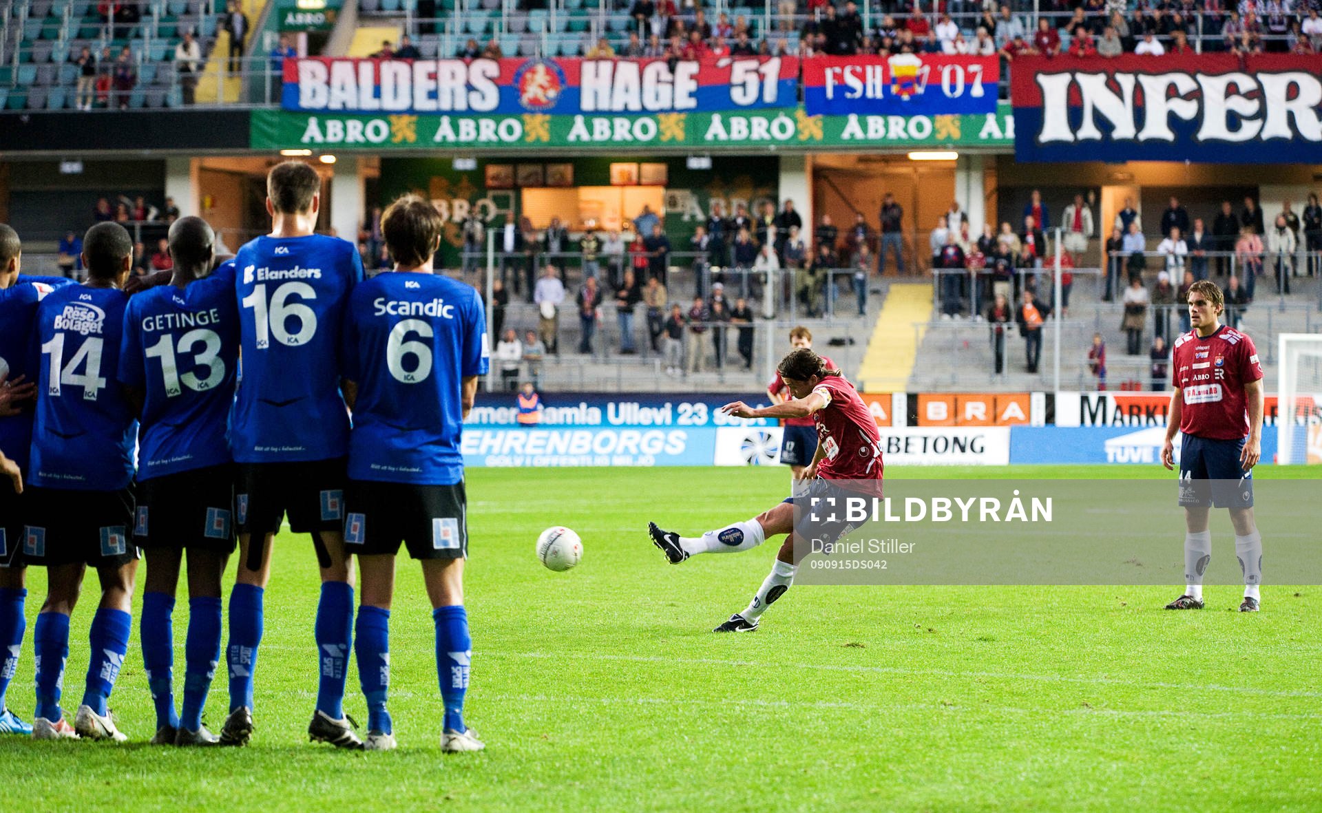Pavel Zavadil, Örgryte, slår en frispark