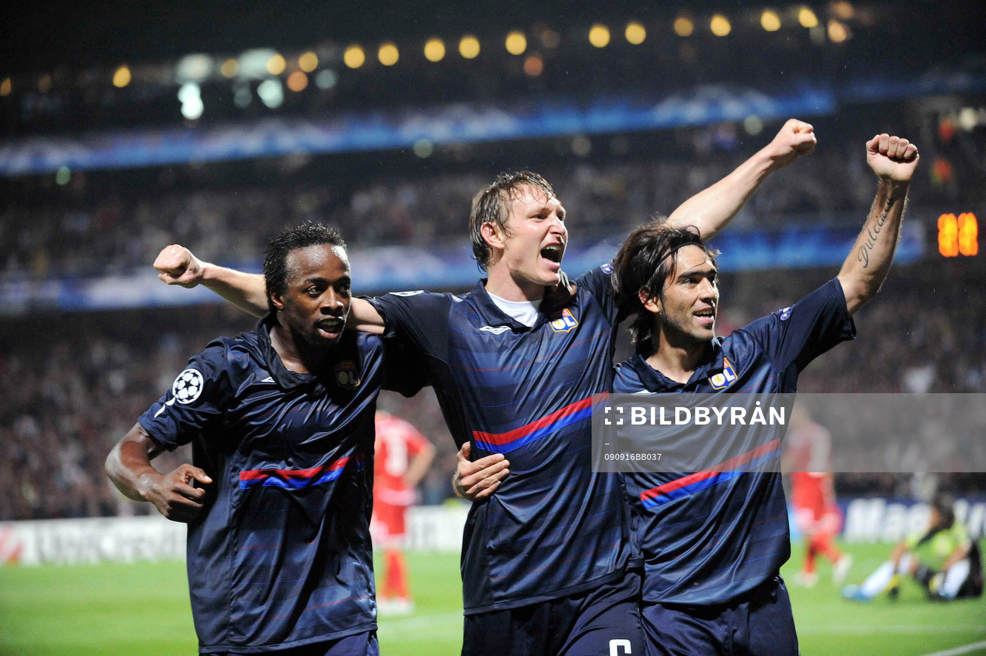 Joie Sidney Govou, Kim Källström och Cesar Delgado, Lyon,