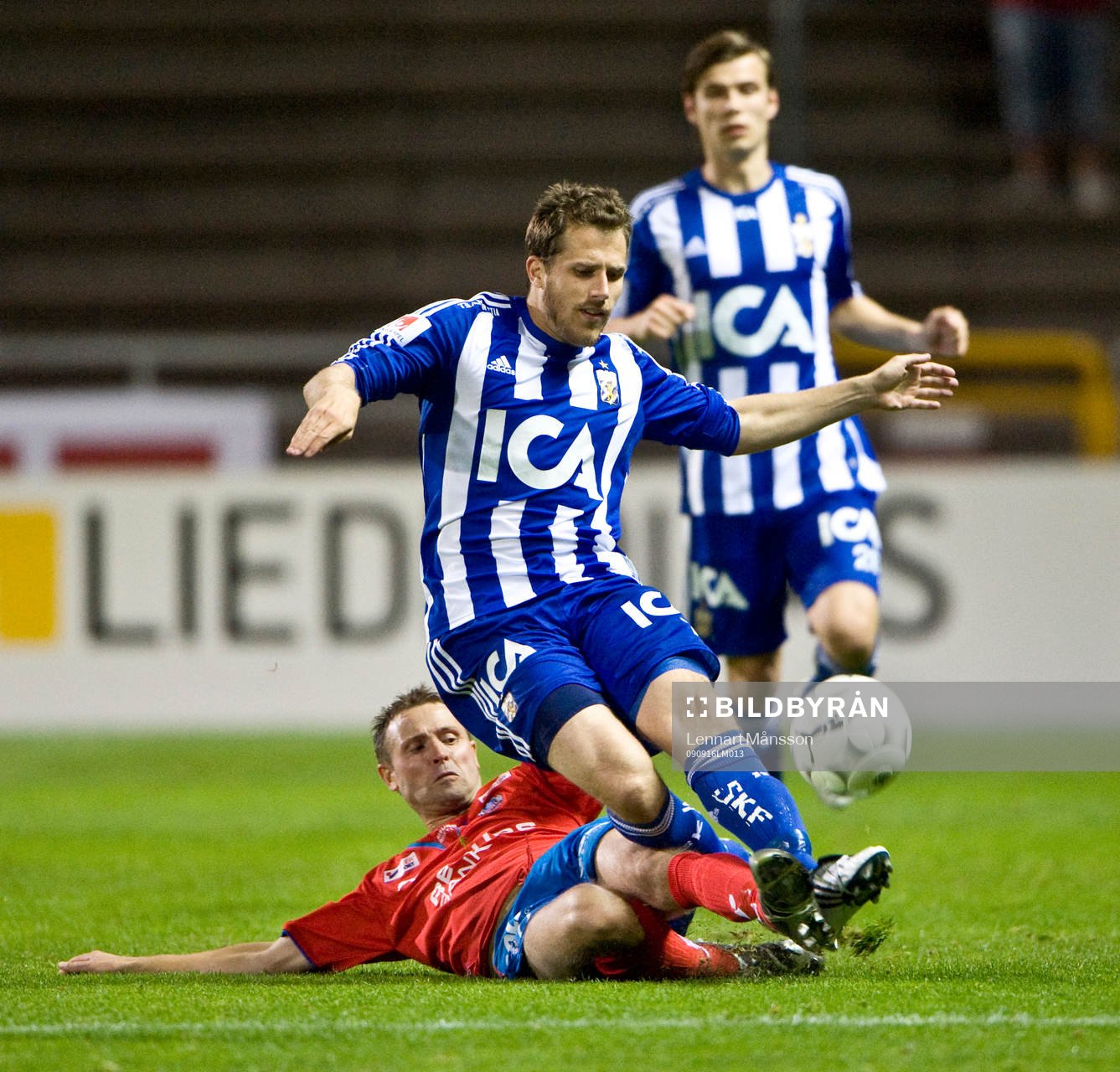 Erik Wahlstedt, Helsingborg, stoppar Tobias Hysén,