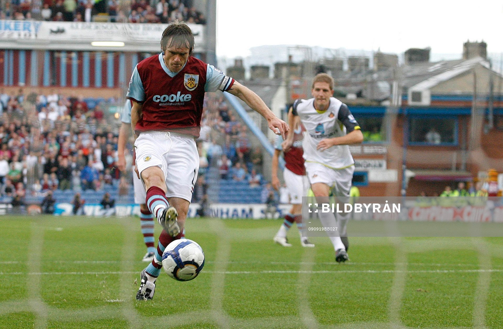 Graham Alexander gör 1-0 till Burnley