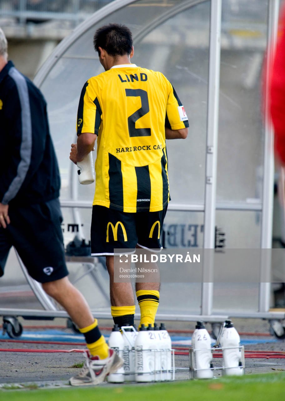 Johan Lind, Häcken utvisad efter två gula kort.