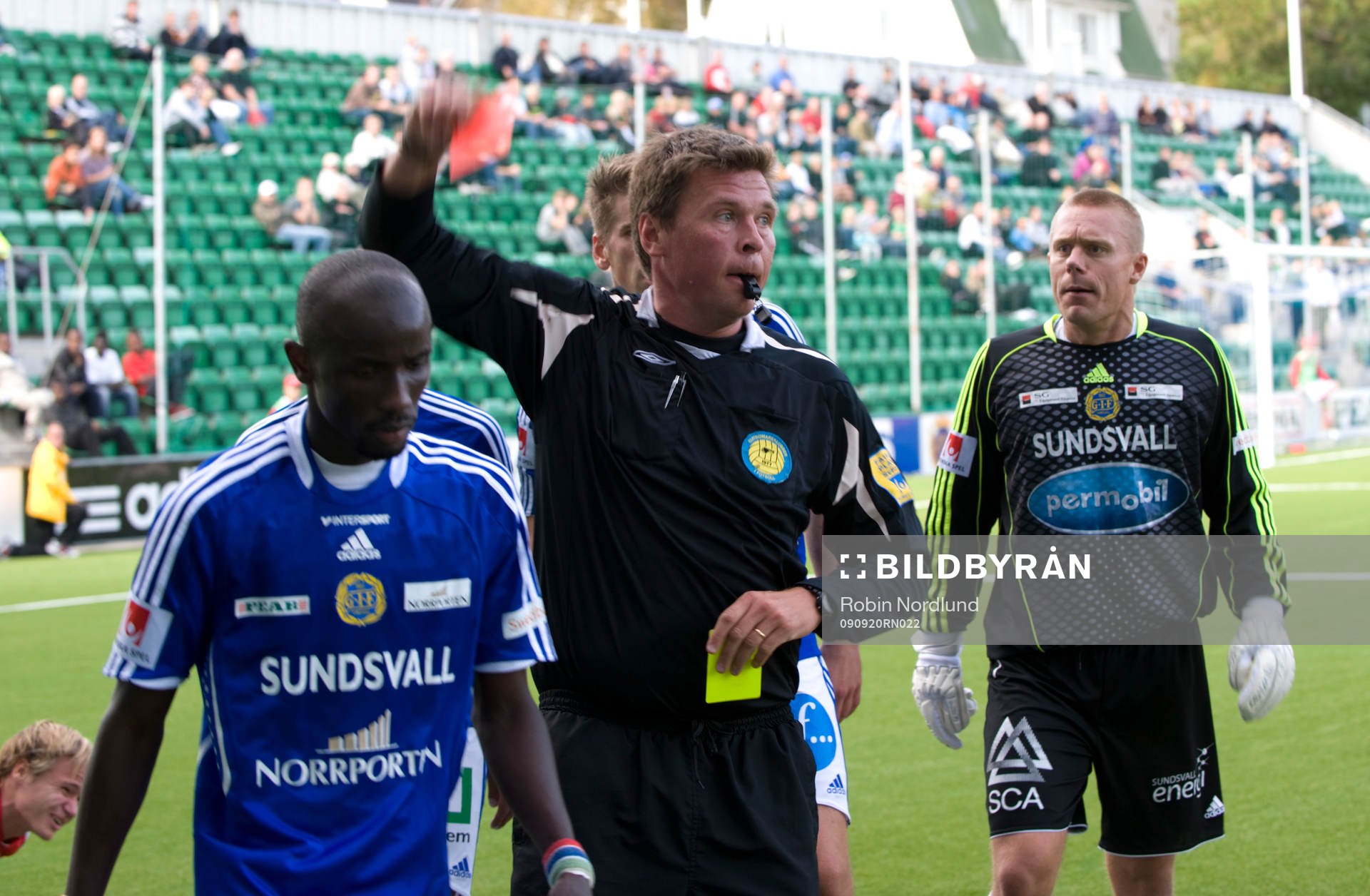 Aziz Corr Nyang, Sundsvall får två gula kort av domare
