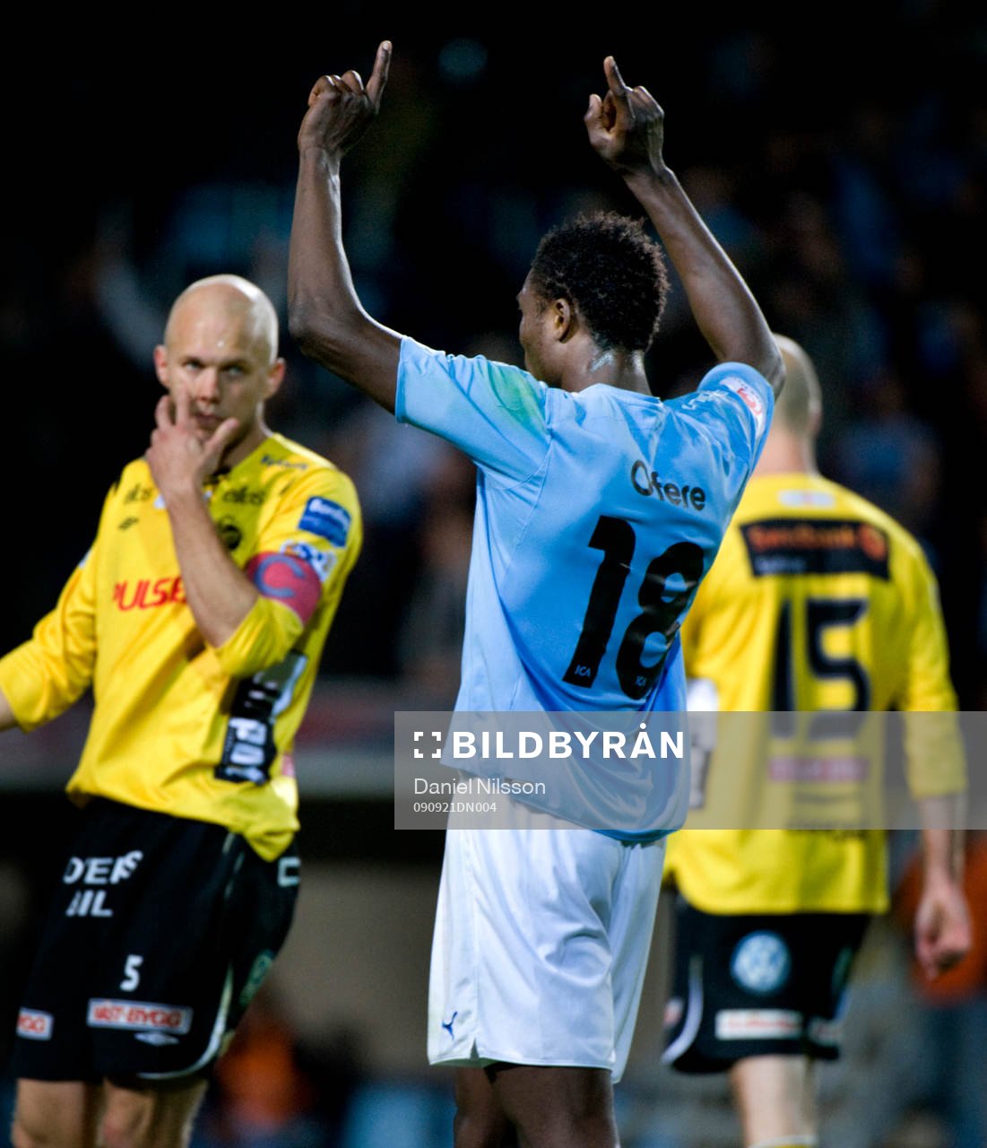 Edward Ofere. Jubel. Martin Andersson och Teddy Lucic,
