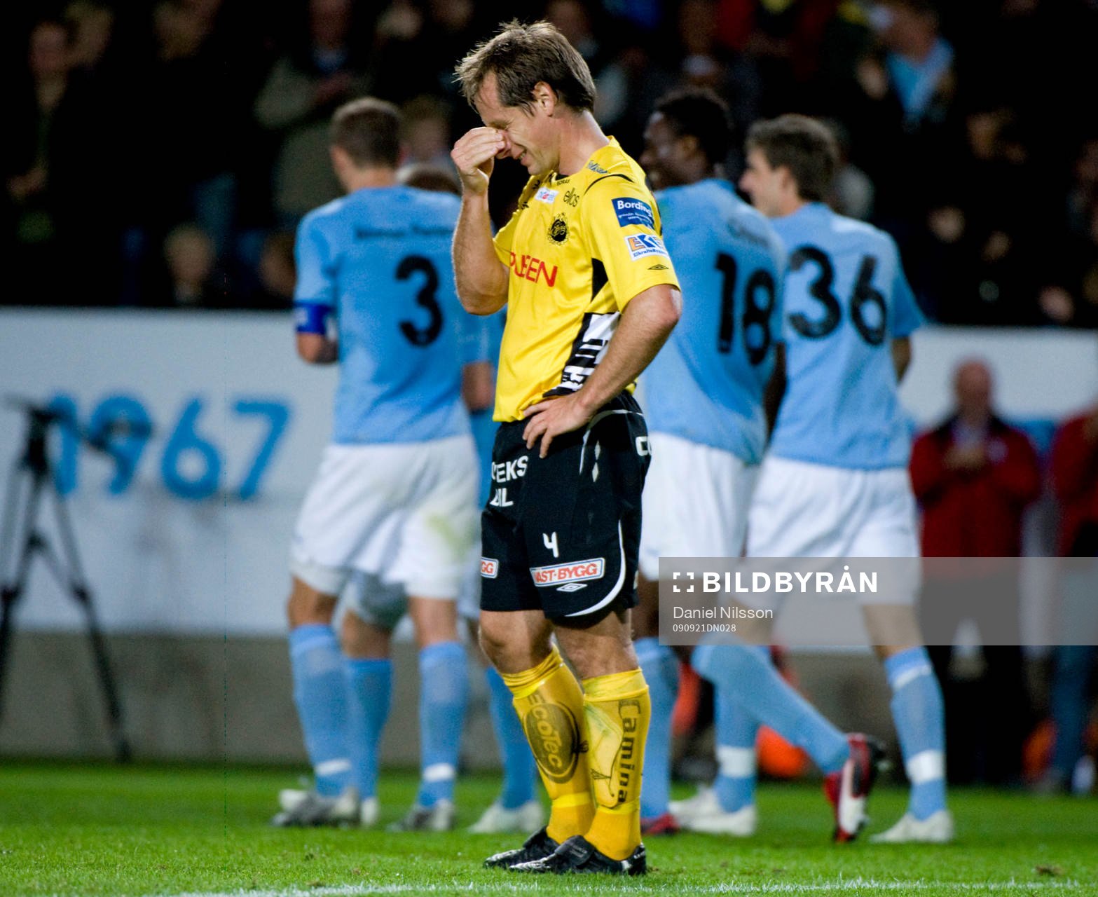 Daniel Larsson, Malmö har nickat in 5-0. Johan Karlsson,