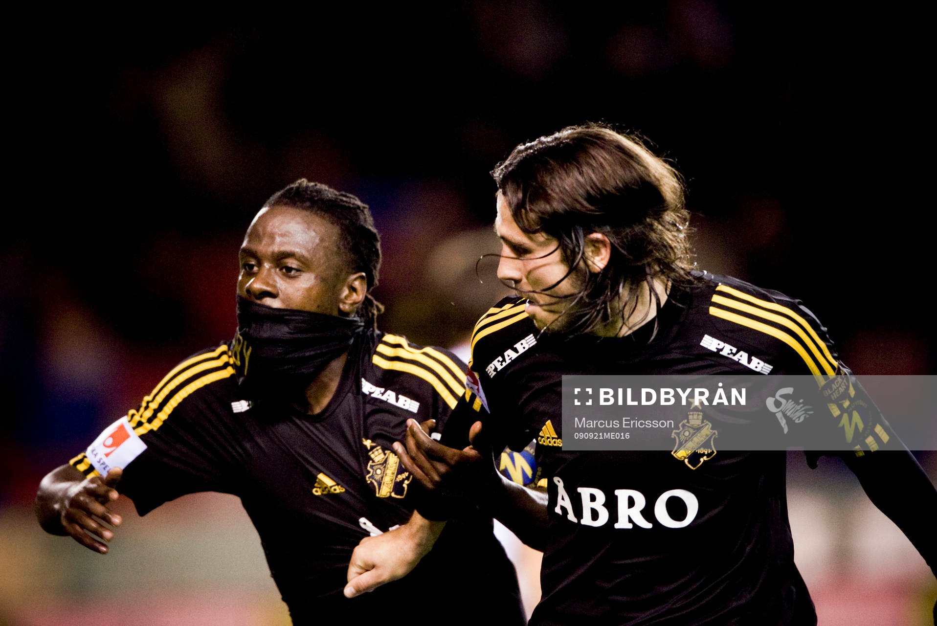 Martin Kayongo Mutumba och Bojan Djordjic, AIK jubel