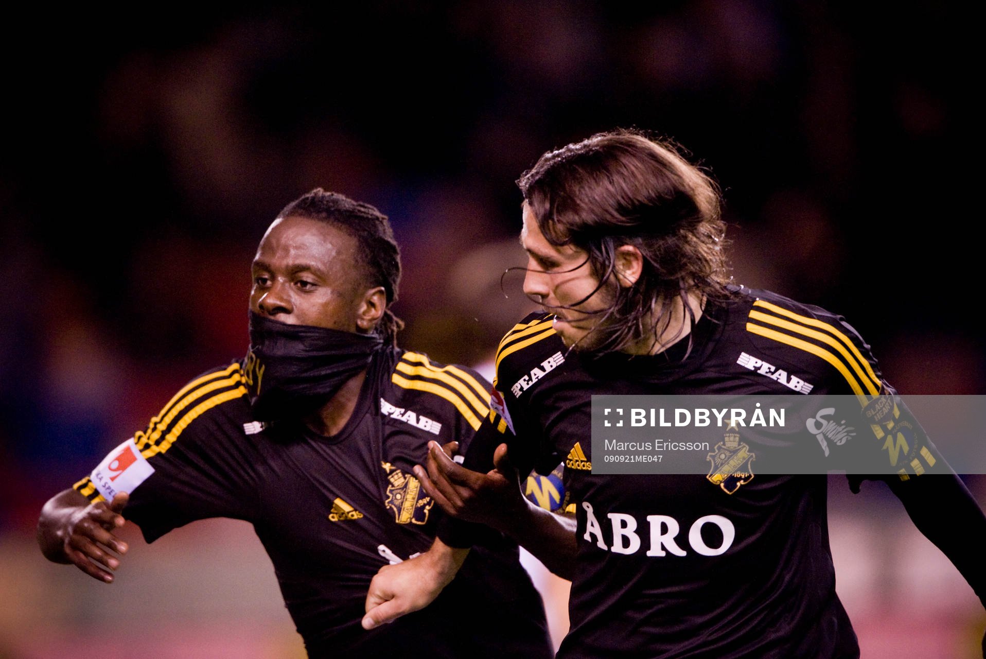 Martin Kayongo Mutumba och Bojan Djordjic, AIK jublar
