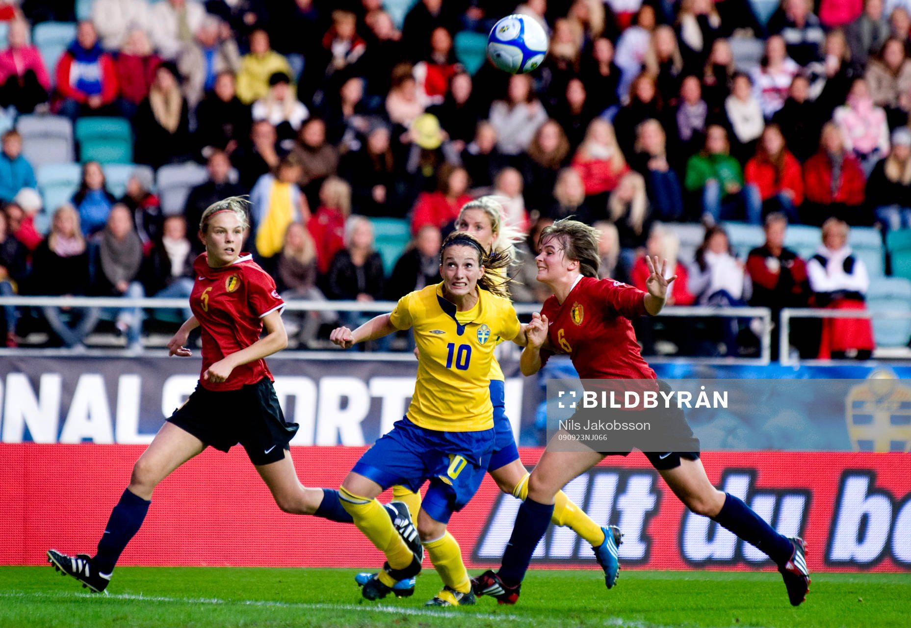 Kosovare Asllani, Sverige