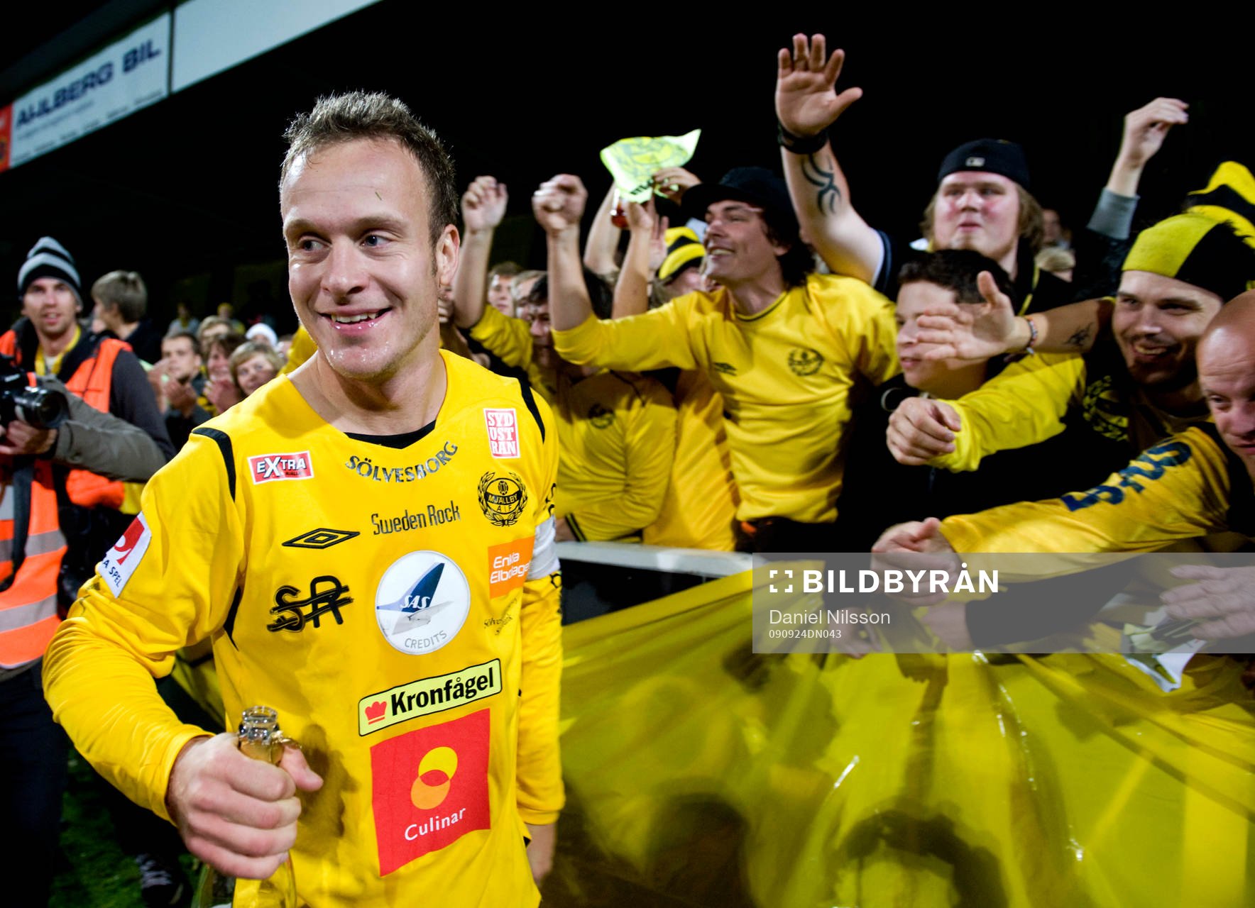 Marcus Ekenberg,  firar med supportrarna