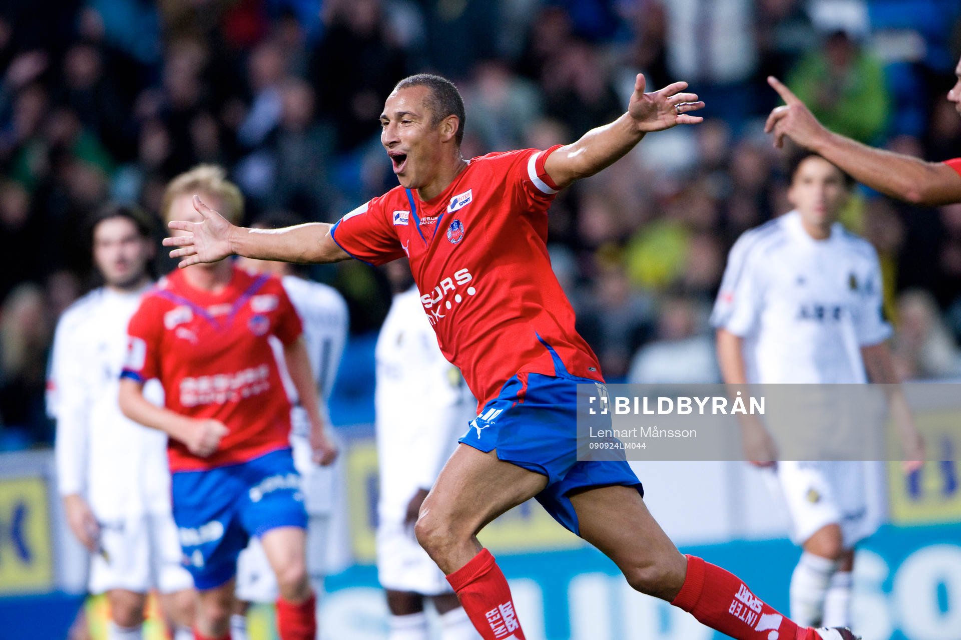 0-2 Henrik Larsson som blir jublande glad. Jubel, glädje