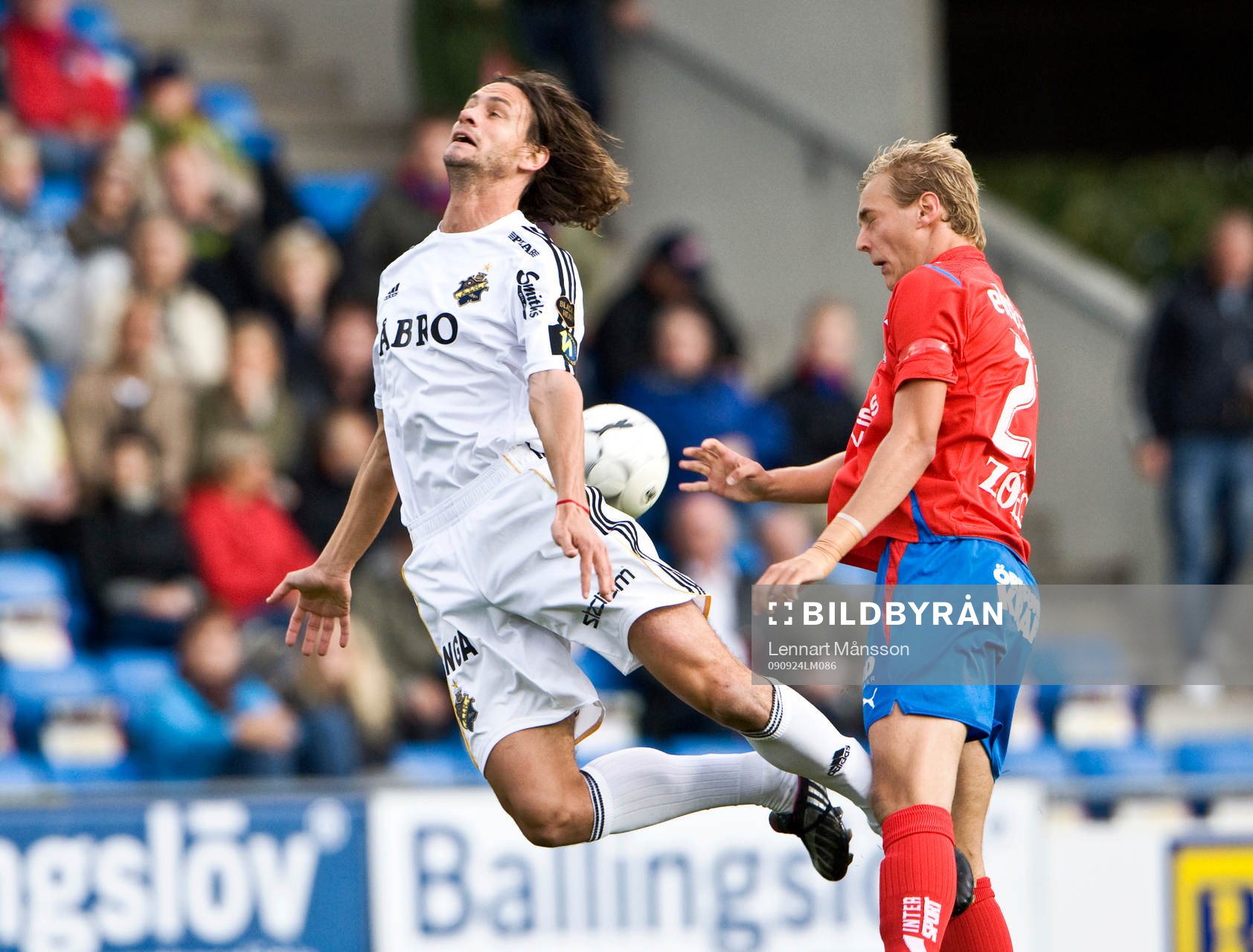 Ivan Obolo, AIK och Joel Ekstrand, Helsingborg, närkamp