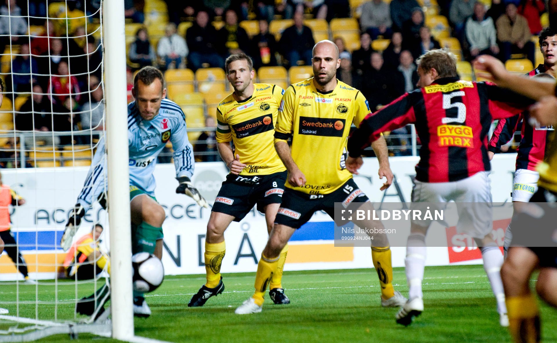 Benny Lekström, målvakt, Brommapojkarna ser bollen gå i