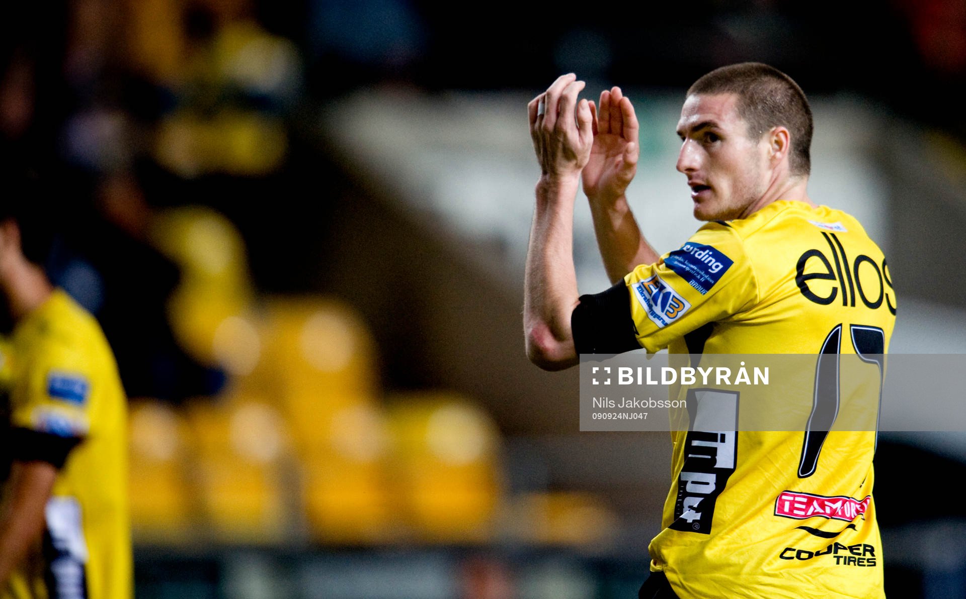 James Keene tackar publiken