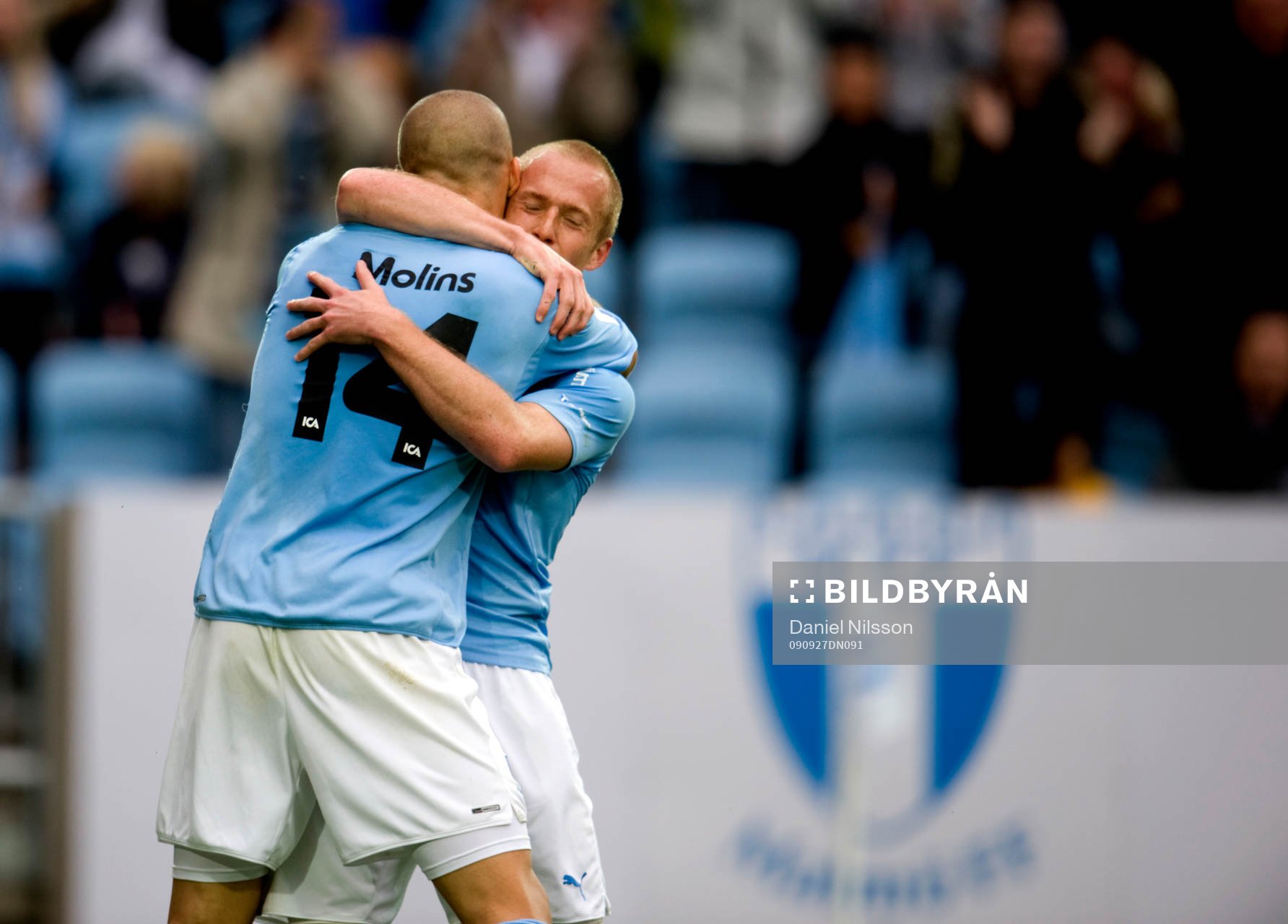 Daniel Larsson har gjort 1-0 till Malmö, jubel med