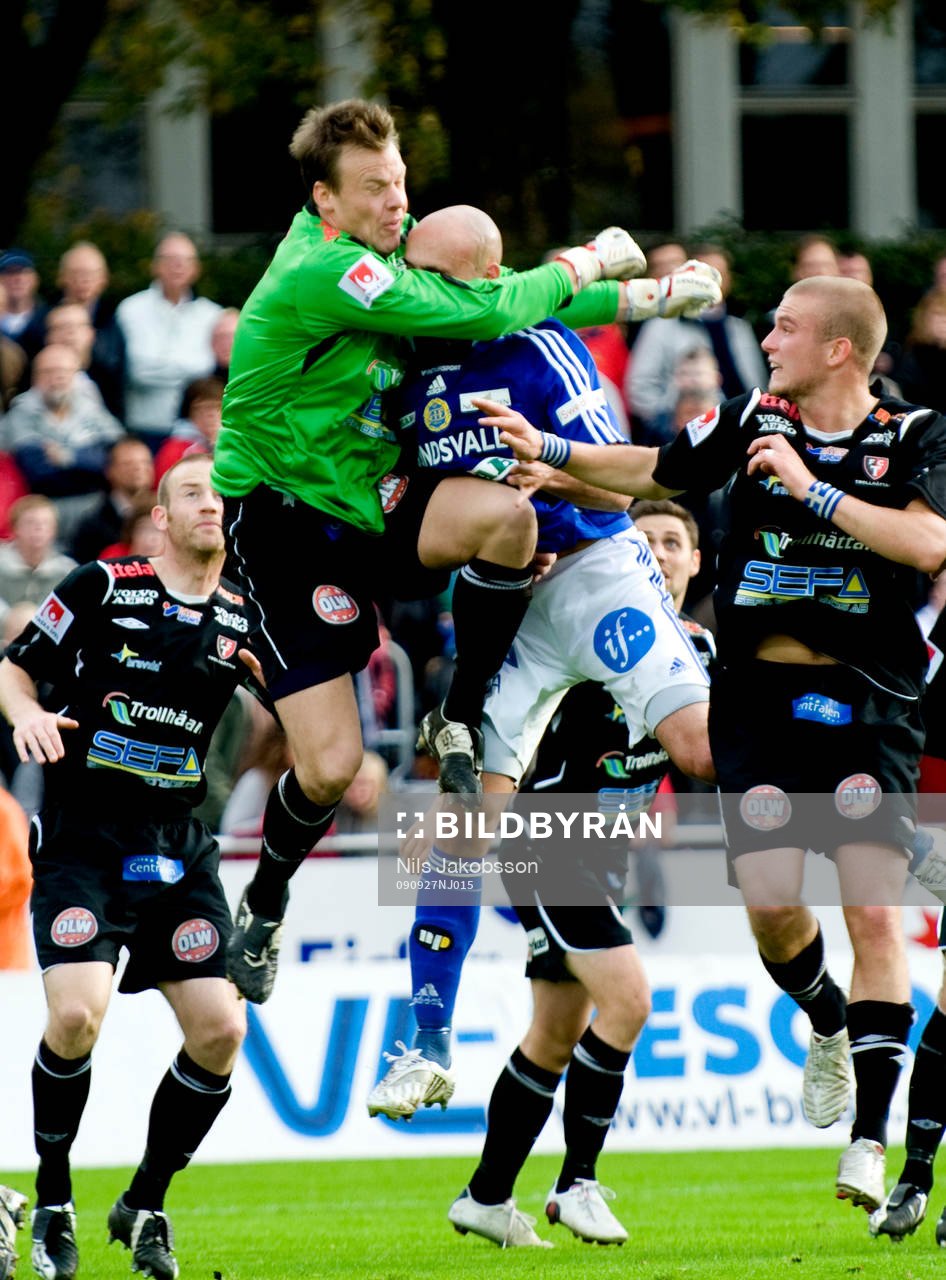 Tobias Wennergren, målvakt, Trollhättan och Erkan Saglik,