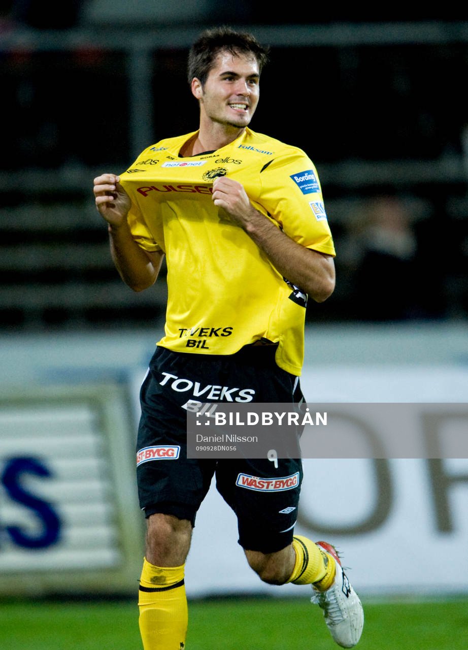 Denni Avdic, har gjort 1-2 i slutet av matchen. Jubel