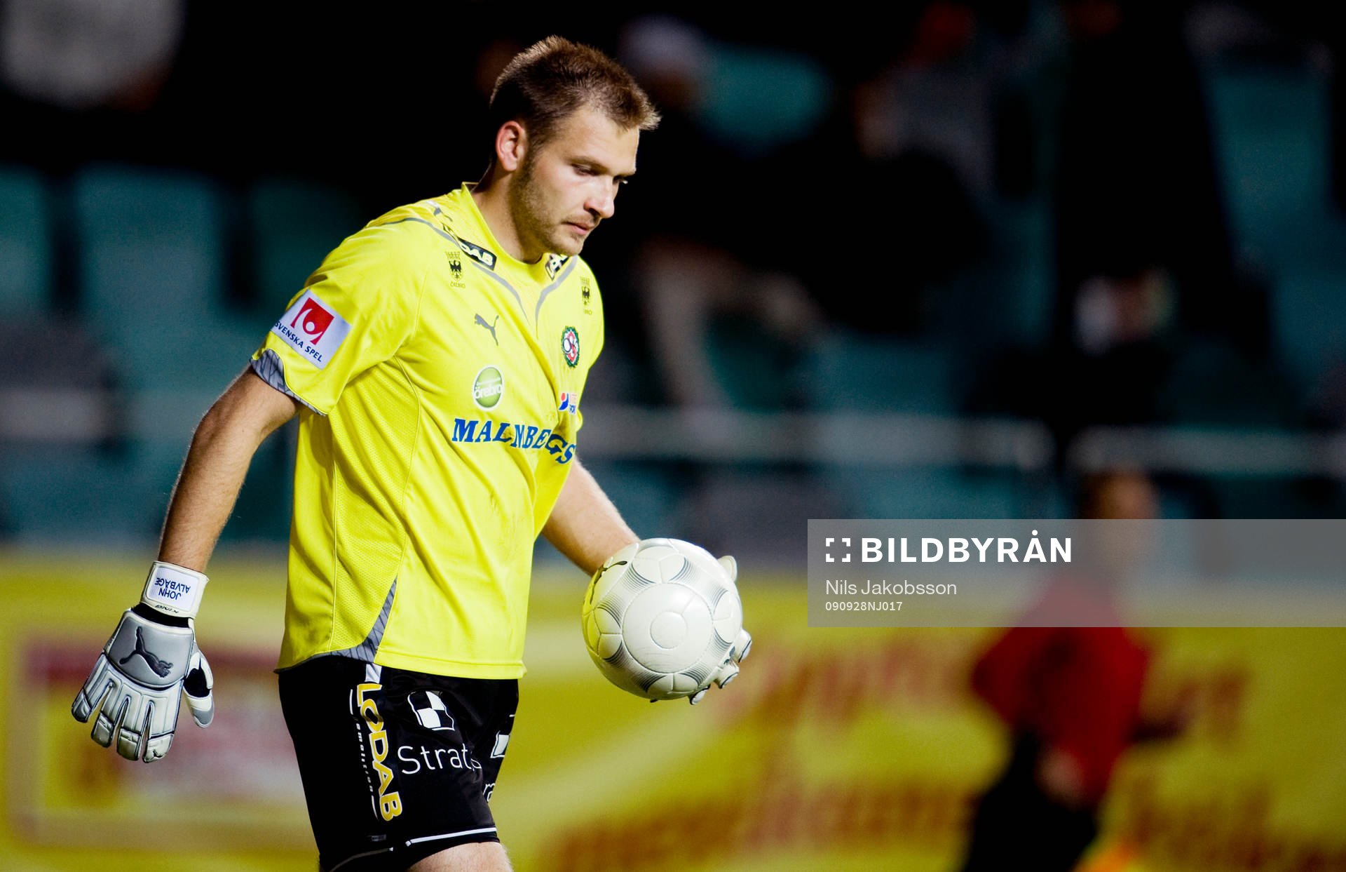 John Alvbåge, målvakt