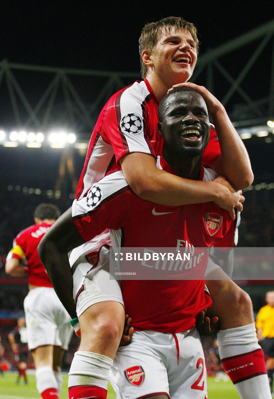 Andrey Arshavin och Emmanuel Eboue, glädje och jubel över