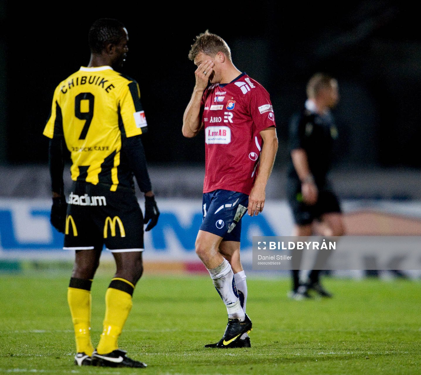 Marcus Allbäck, Örgryte, får rött kort