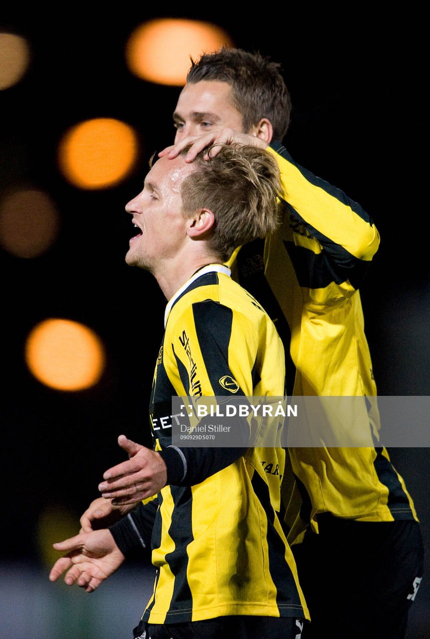  Jonas Bjurström, Häcken, gör 2-0. Jubel. Gratuleras av Peter Nyström