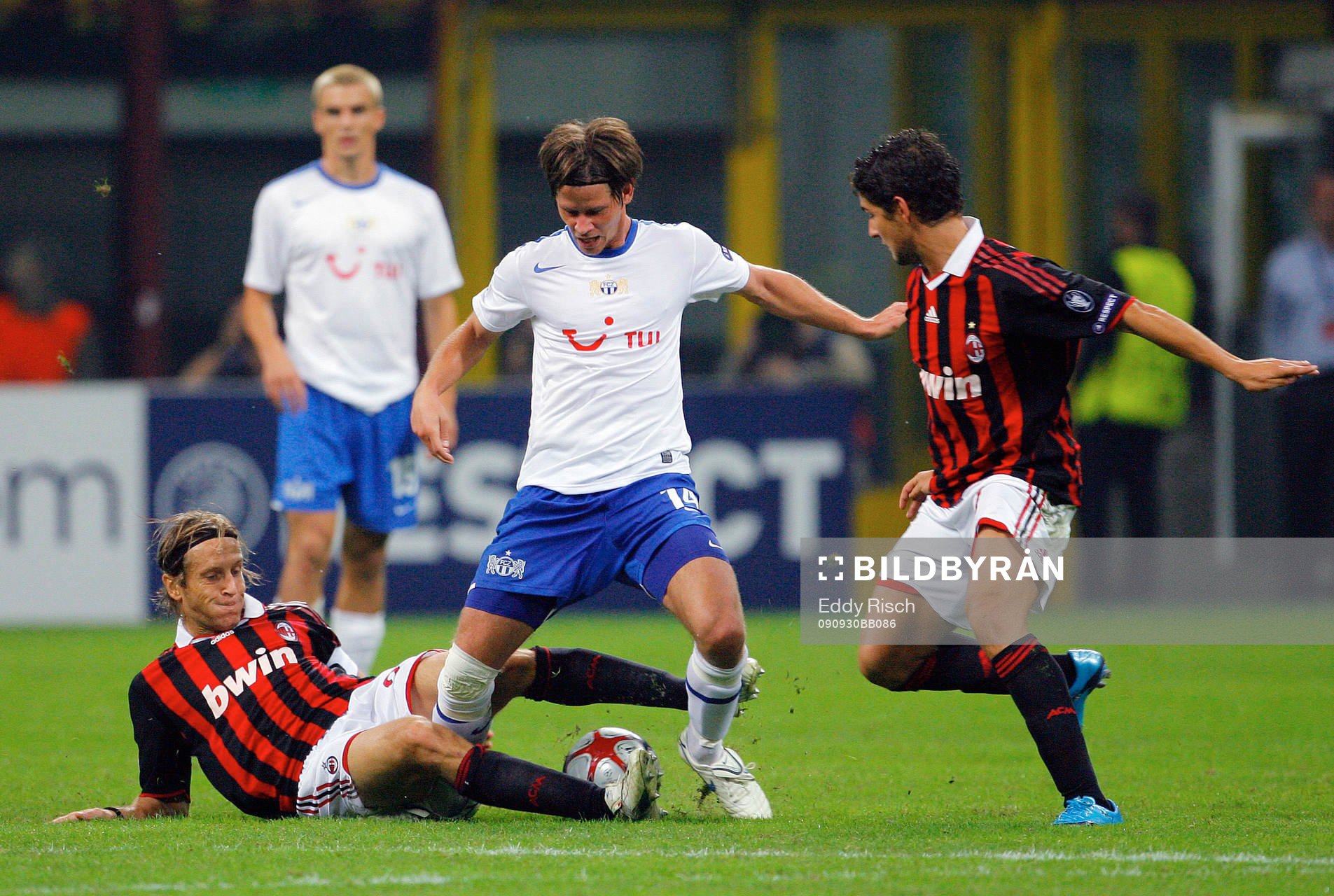 Dusan Djuric, Zürich mot  Massimo Ambrosini och Pato, Milan