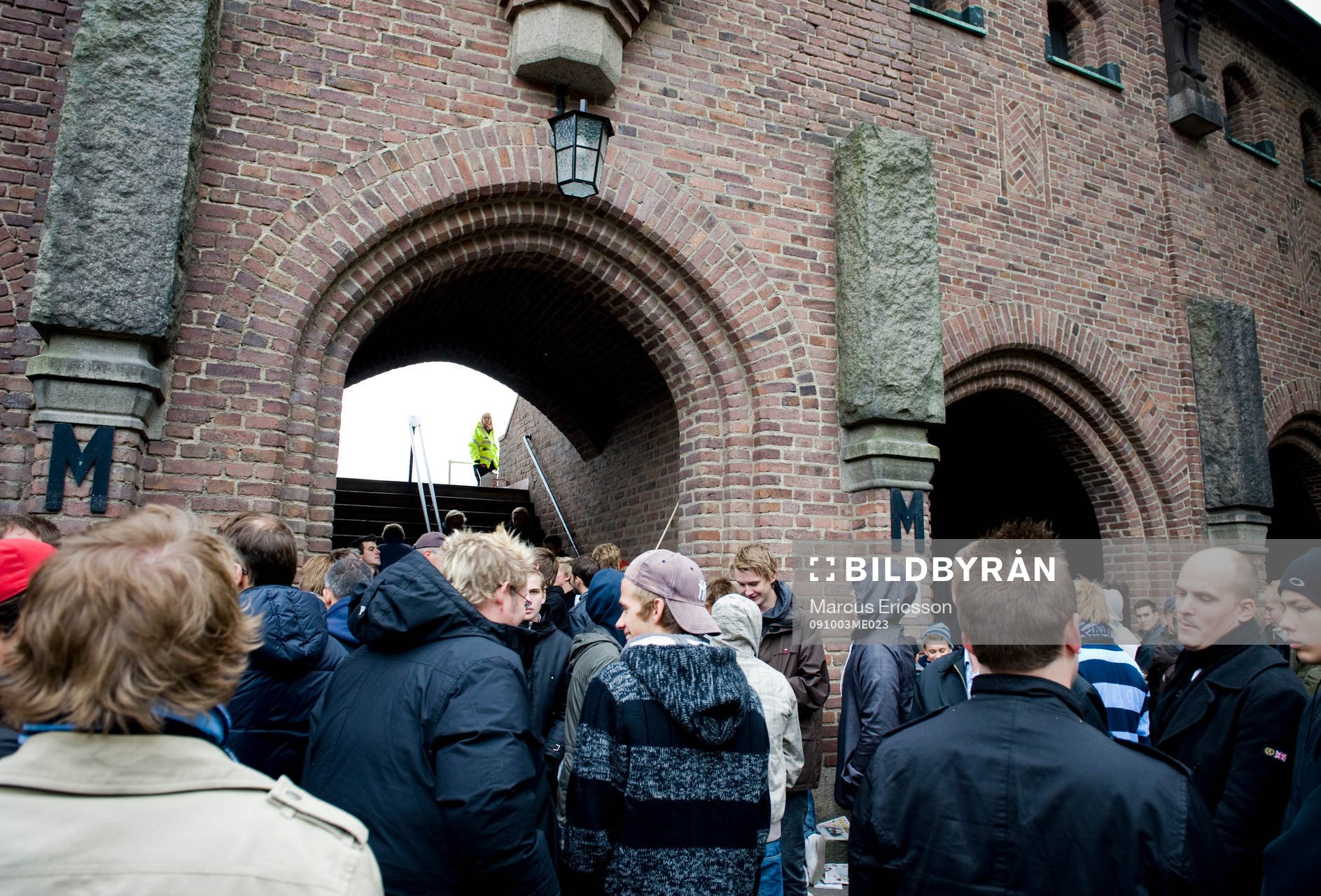 Djurgårdsfansen demonstrerar med 15 minuter bakom