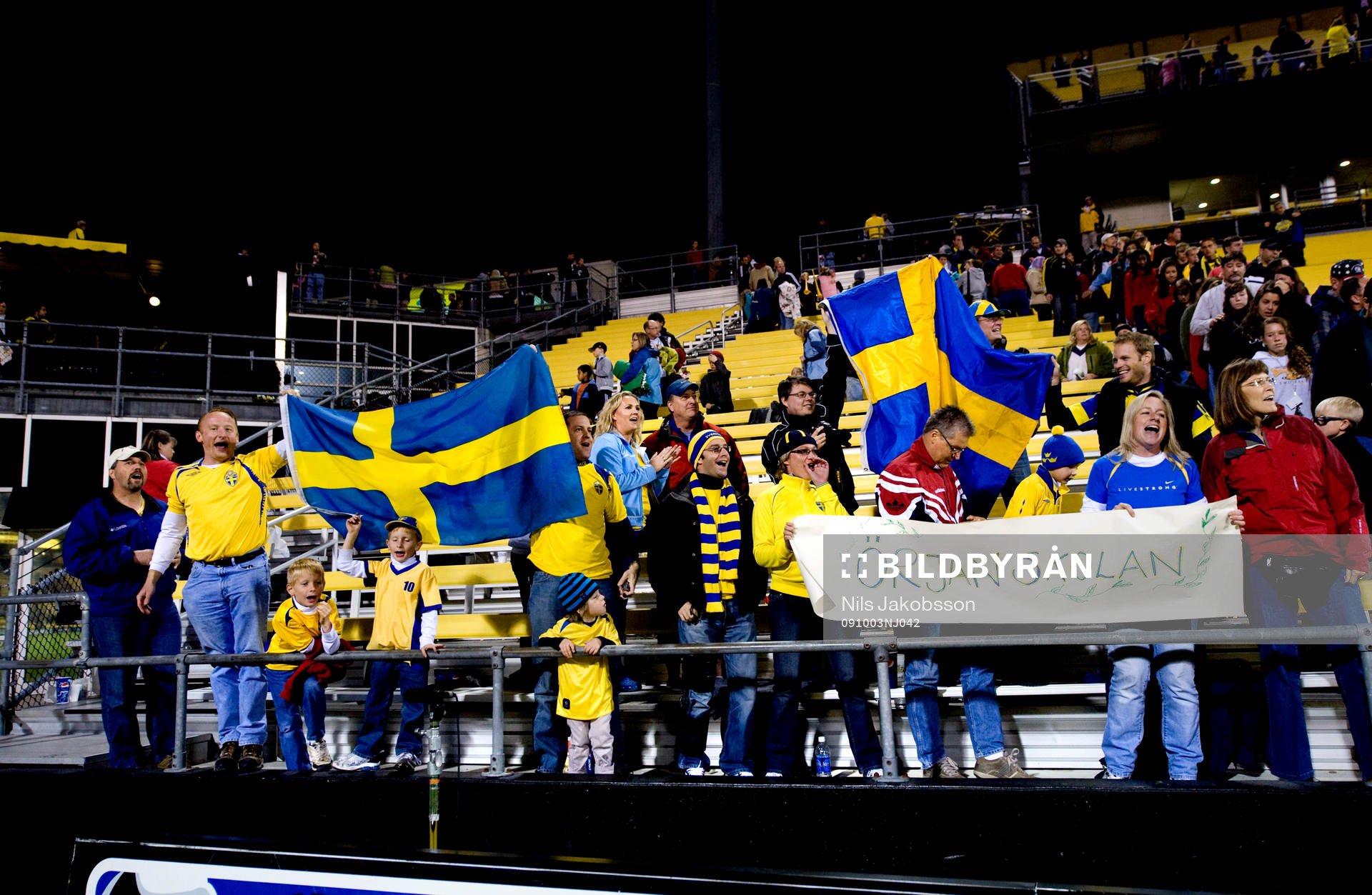 Fredrik Ljungberg, Seattle Sounders skriver autografer åt