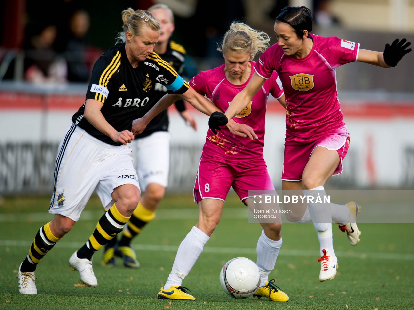 Frida Nordin och Therese SJögran, Ldb och Anna Mäkinen,