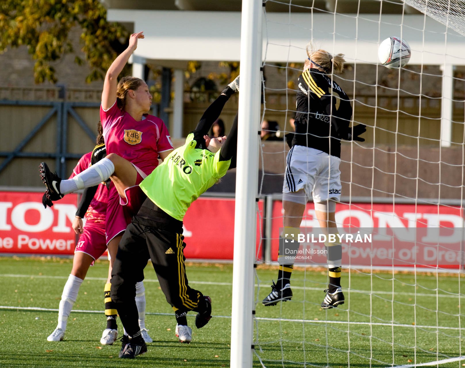Emma Wilhelmsson, Ldb och Linda Sembrant, AIK och Maja