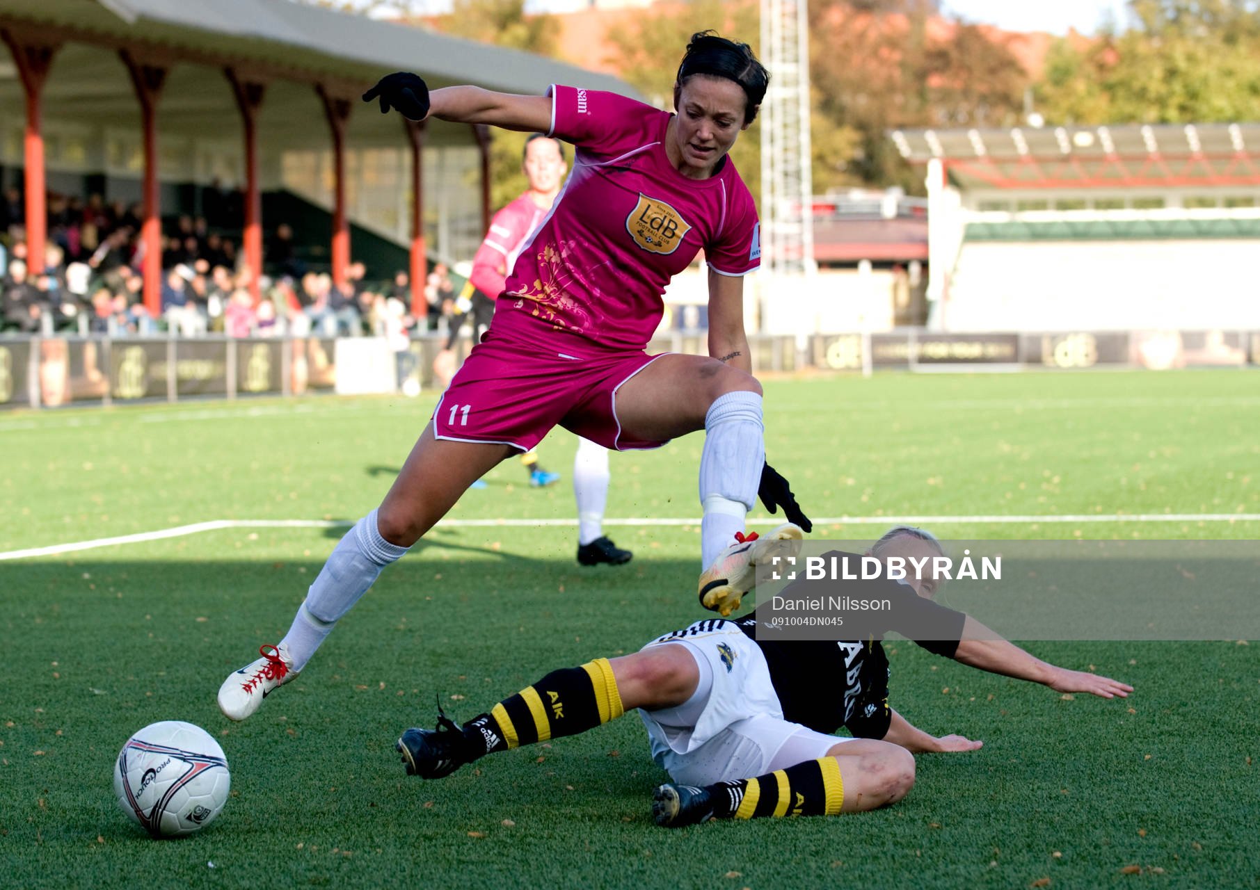  Therese Sjögran Ldb och Sofia Simonsson, AIK.