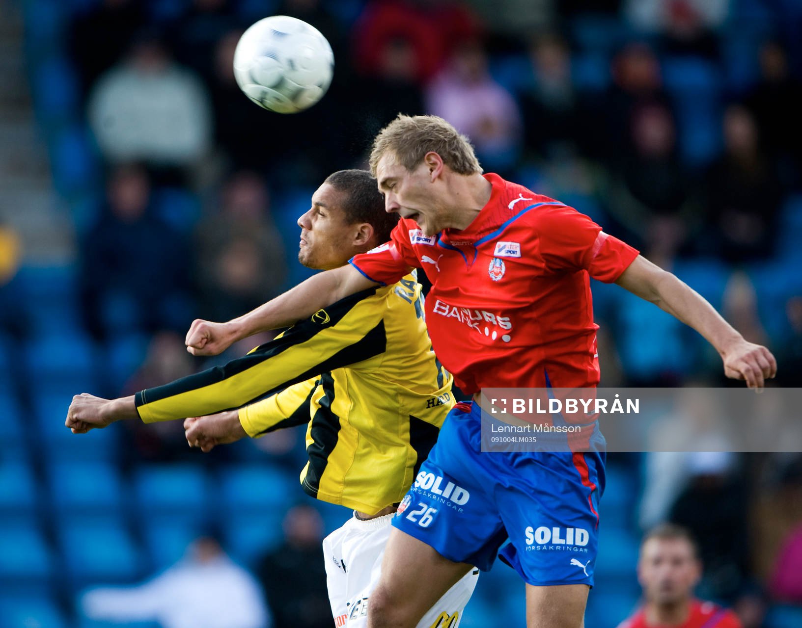 Mathias Ranegie i nickduell med Joel Ekstrand