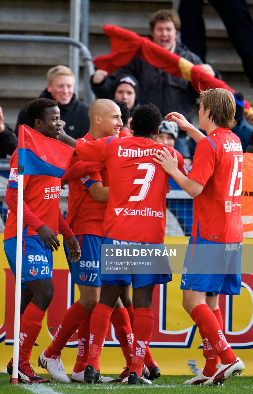 1-0 Henrik Larsson, som grattas. Jubel